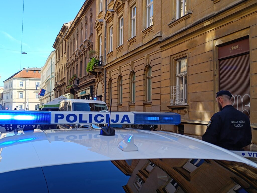 1728734333-policija-1024x768