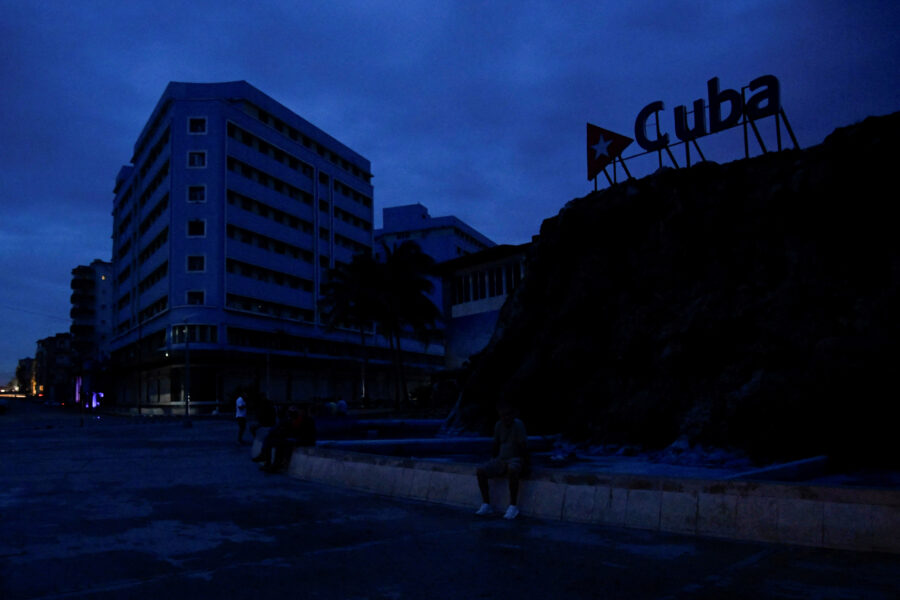 Cuba hit by total blackout