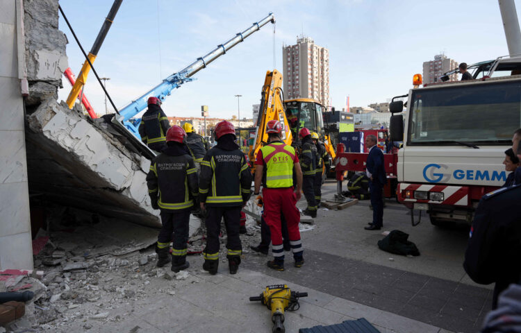 Several people killed in Serbian railway station roof collapse