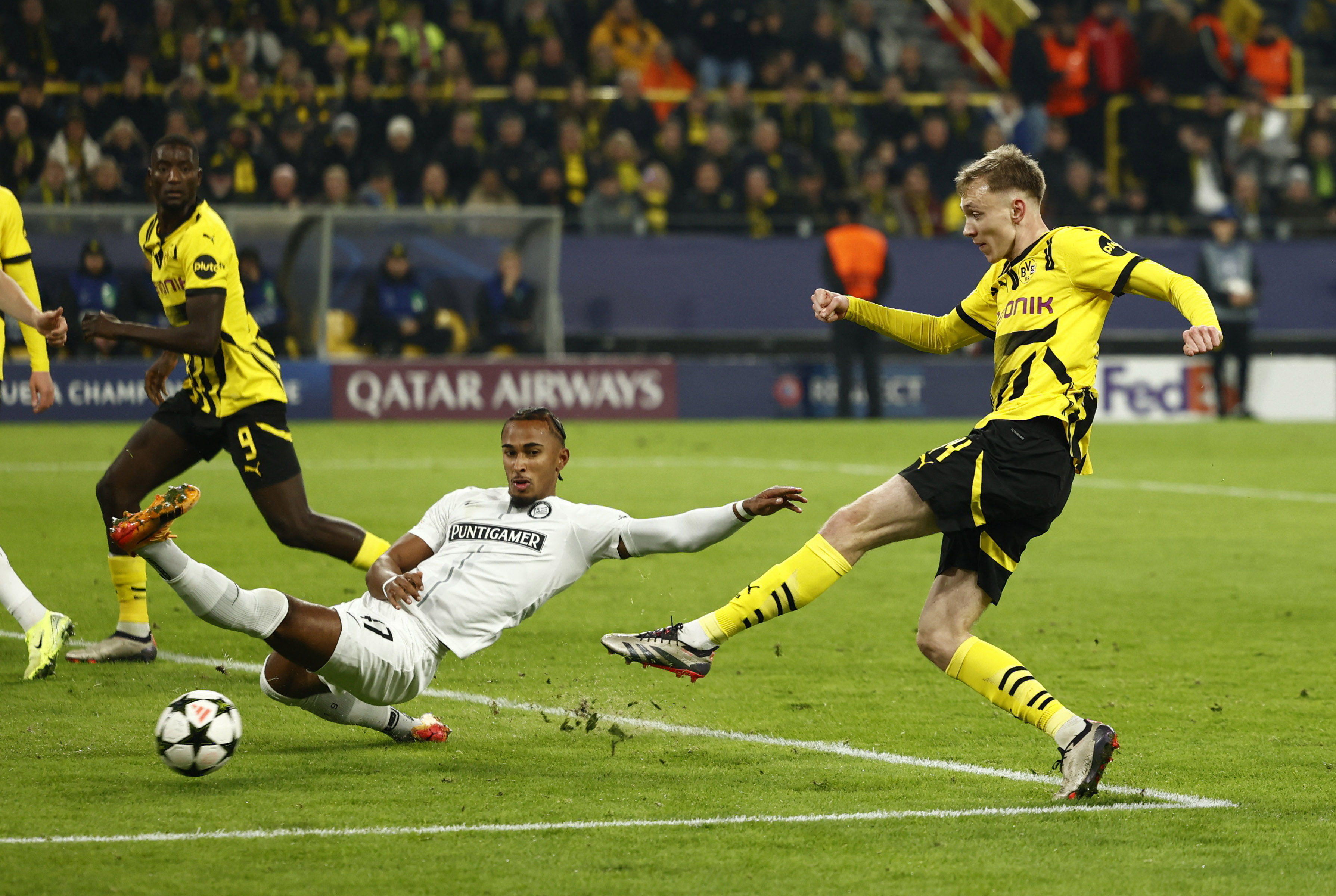  REUTERS/Leon Kuegeler