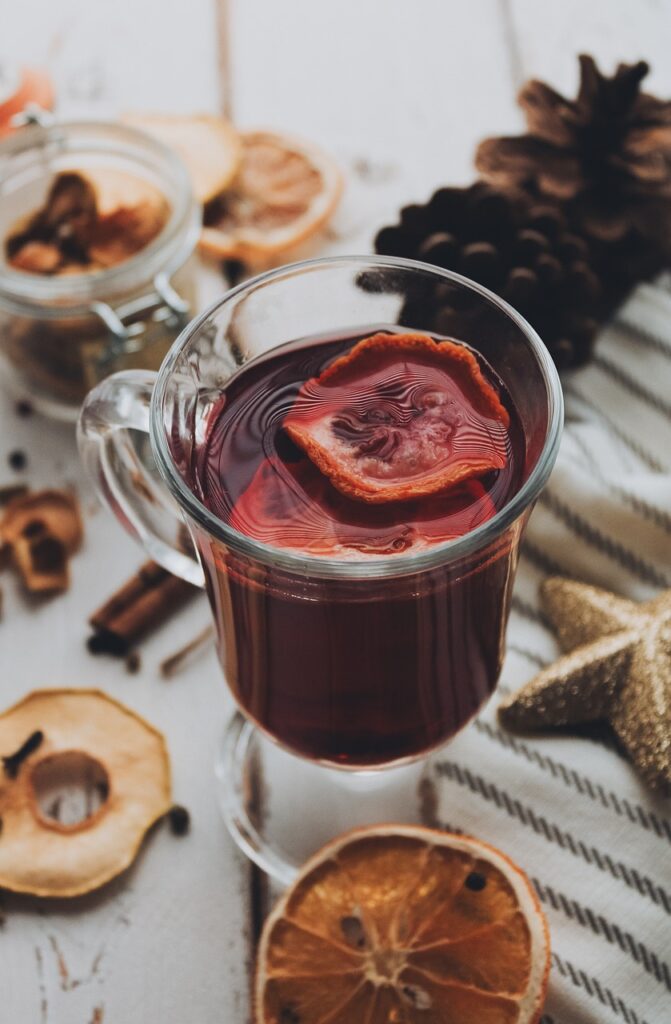 1731270447-mulled-wine-4740440_1280-671x1024.jpg