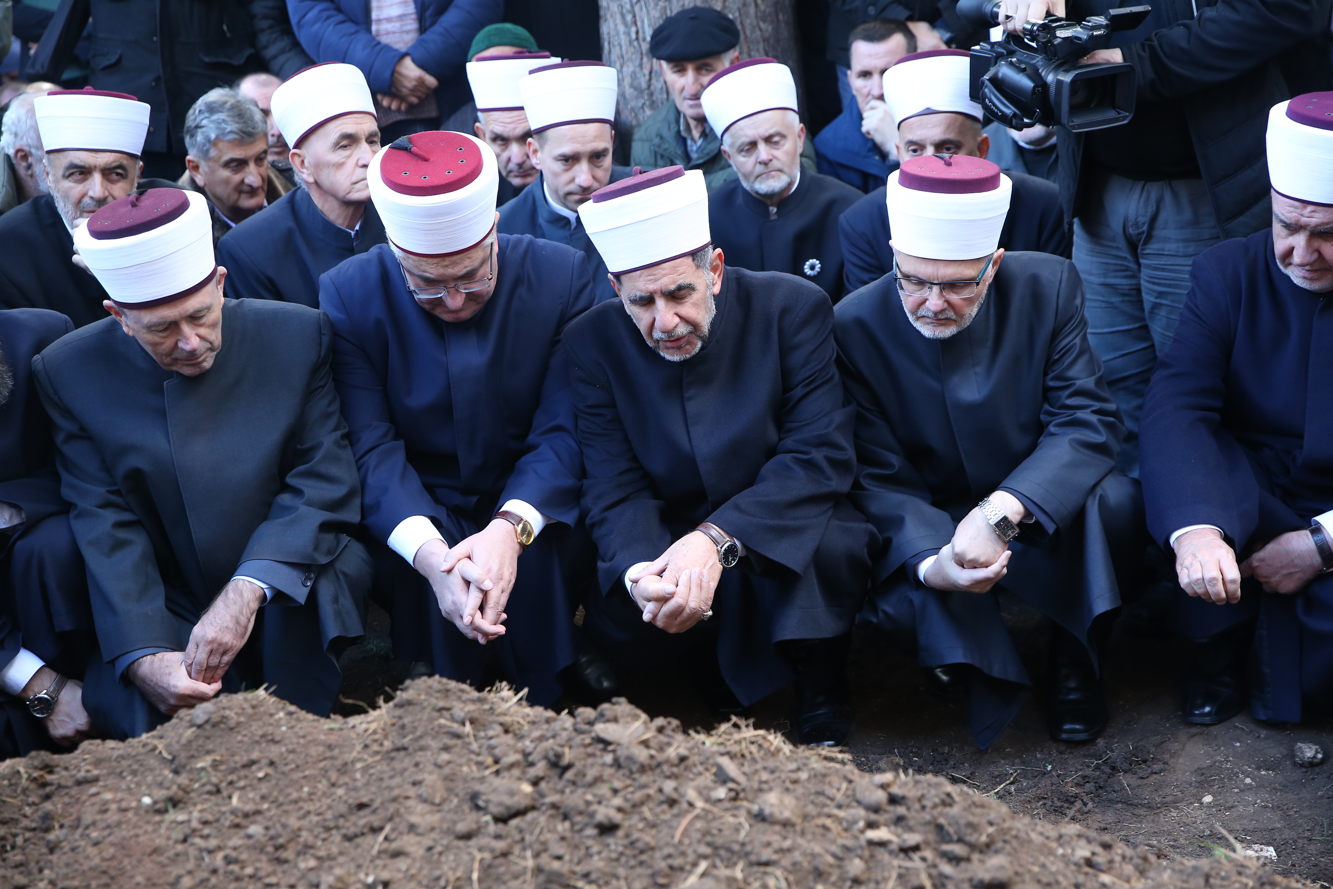 Posljednji ispraćaj: U Sarajevu klanjana dženaza i obavljen ukop hafiza Ismeta ef. Spahića