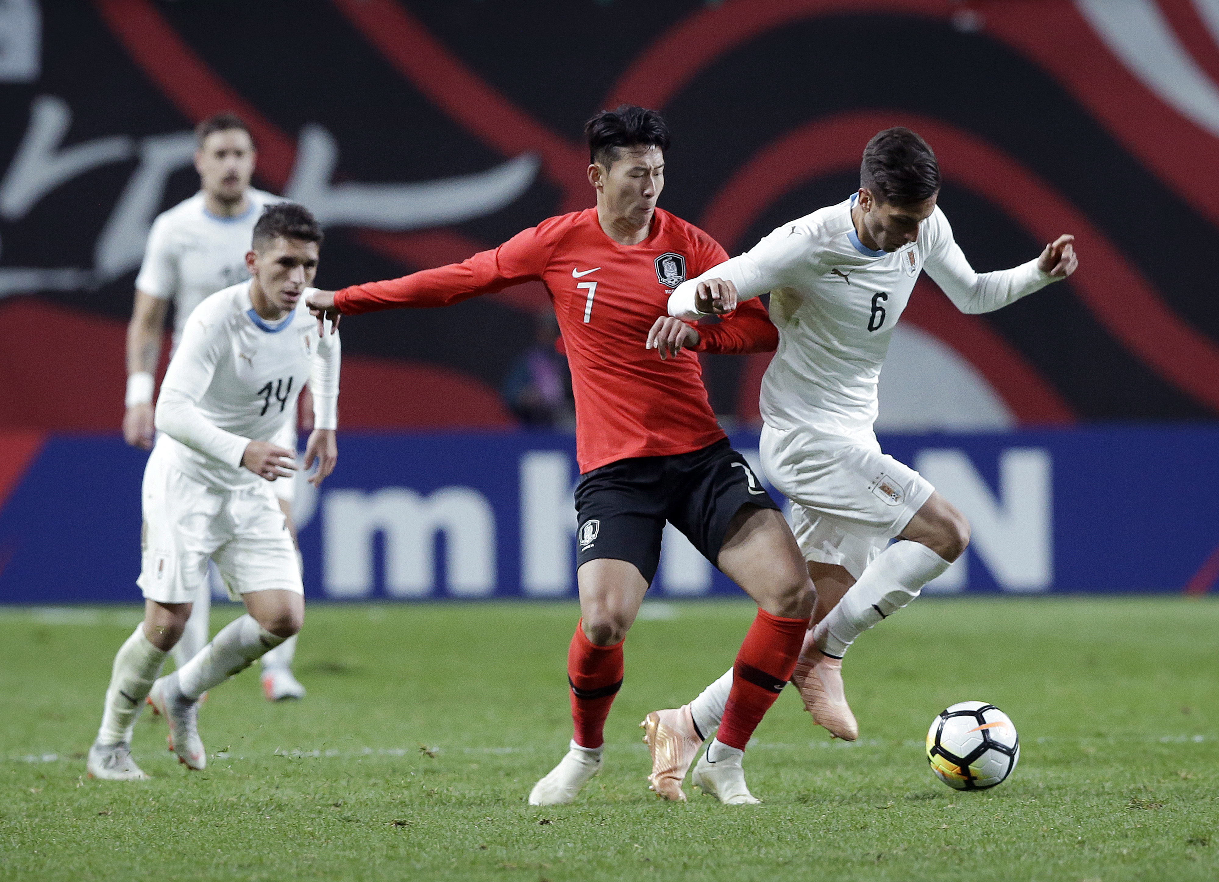 Son Heung-min, Rodrigo Bentancur