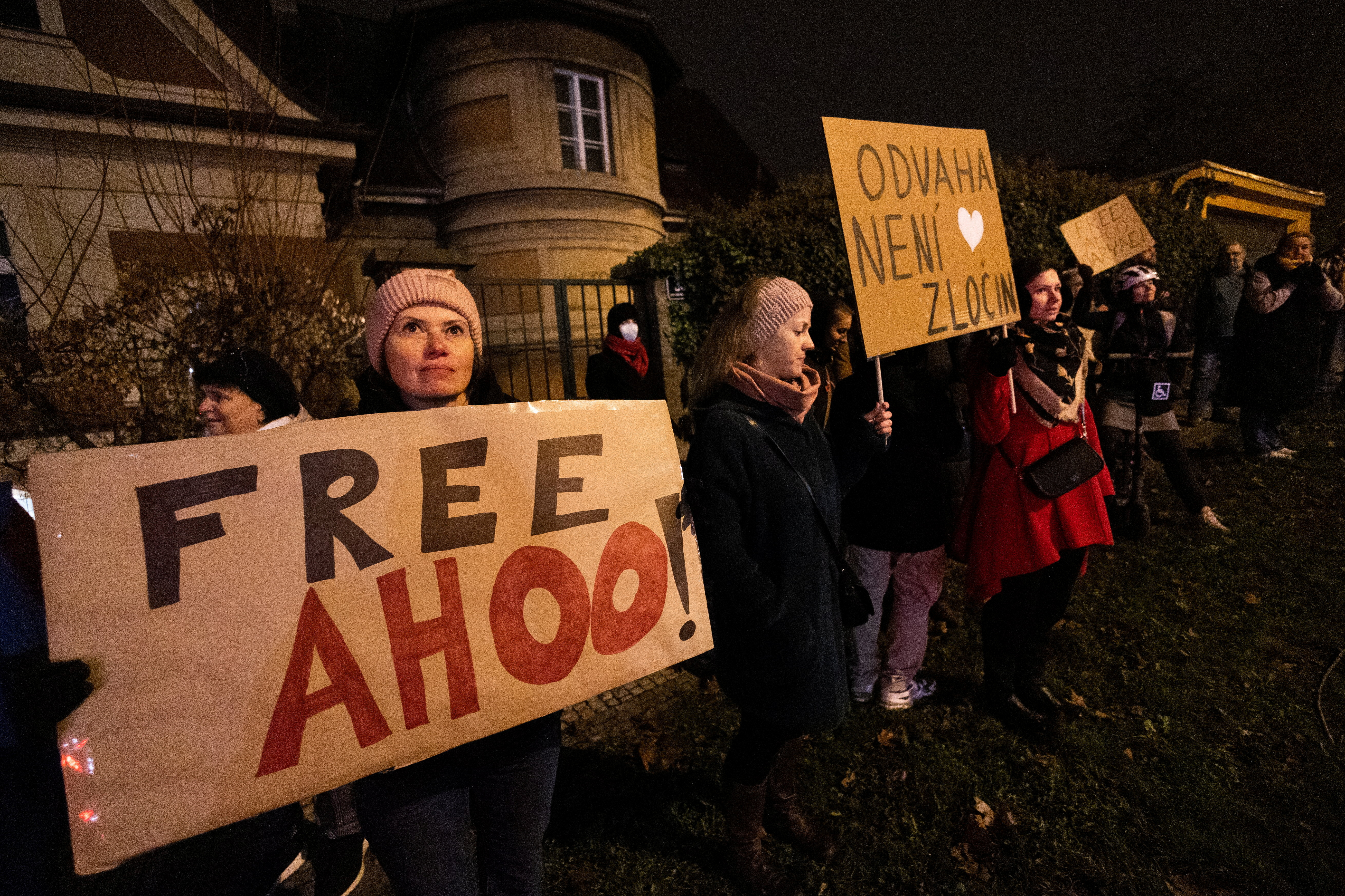 Skup u Pragu u znak podrške Iranki, Ahoo Daryaei, koja se skinula na jednom iranskom univerzitetu