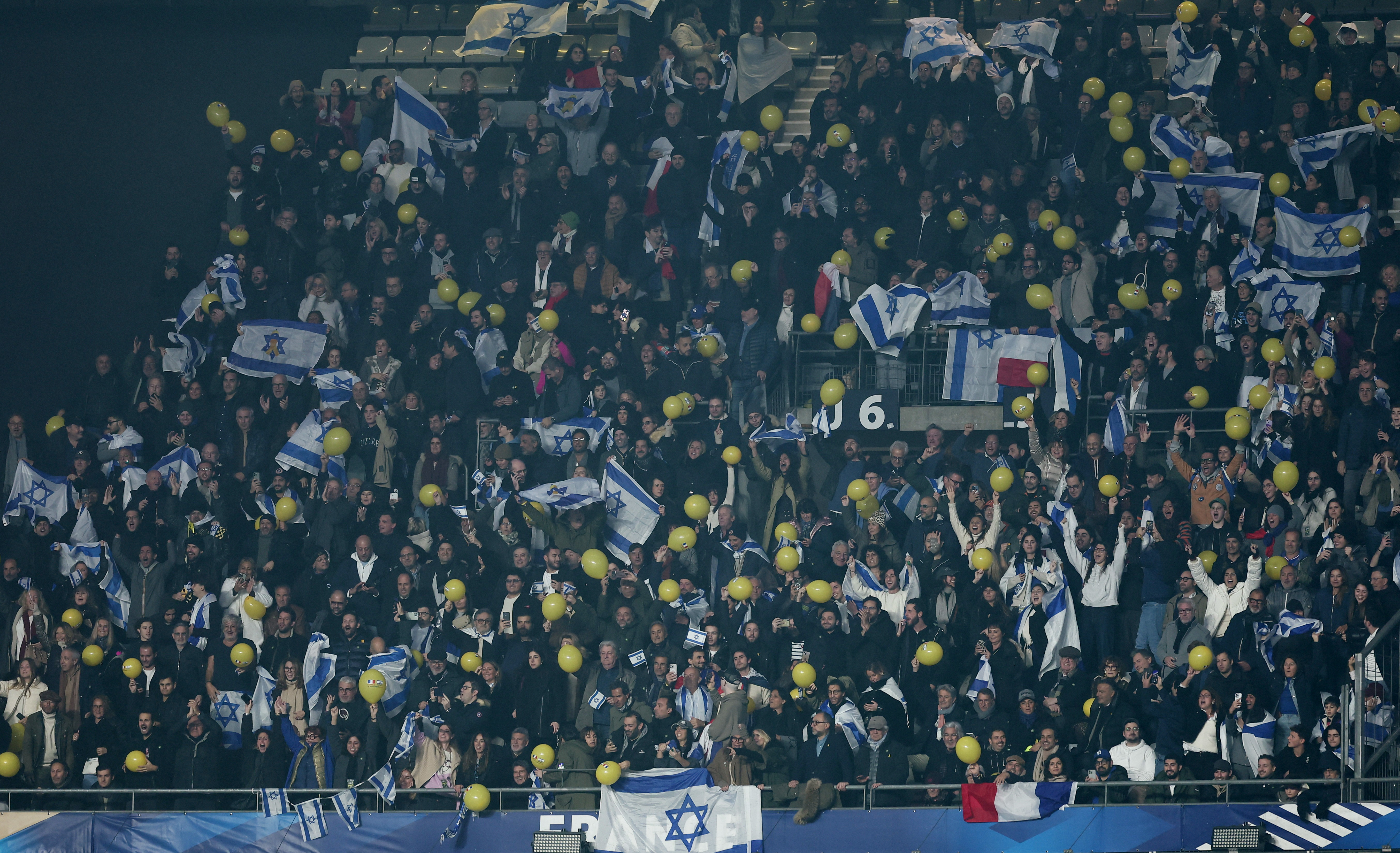 REUTERS/Christian Hartmann