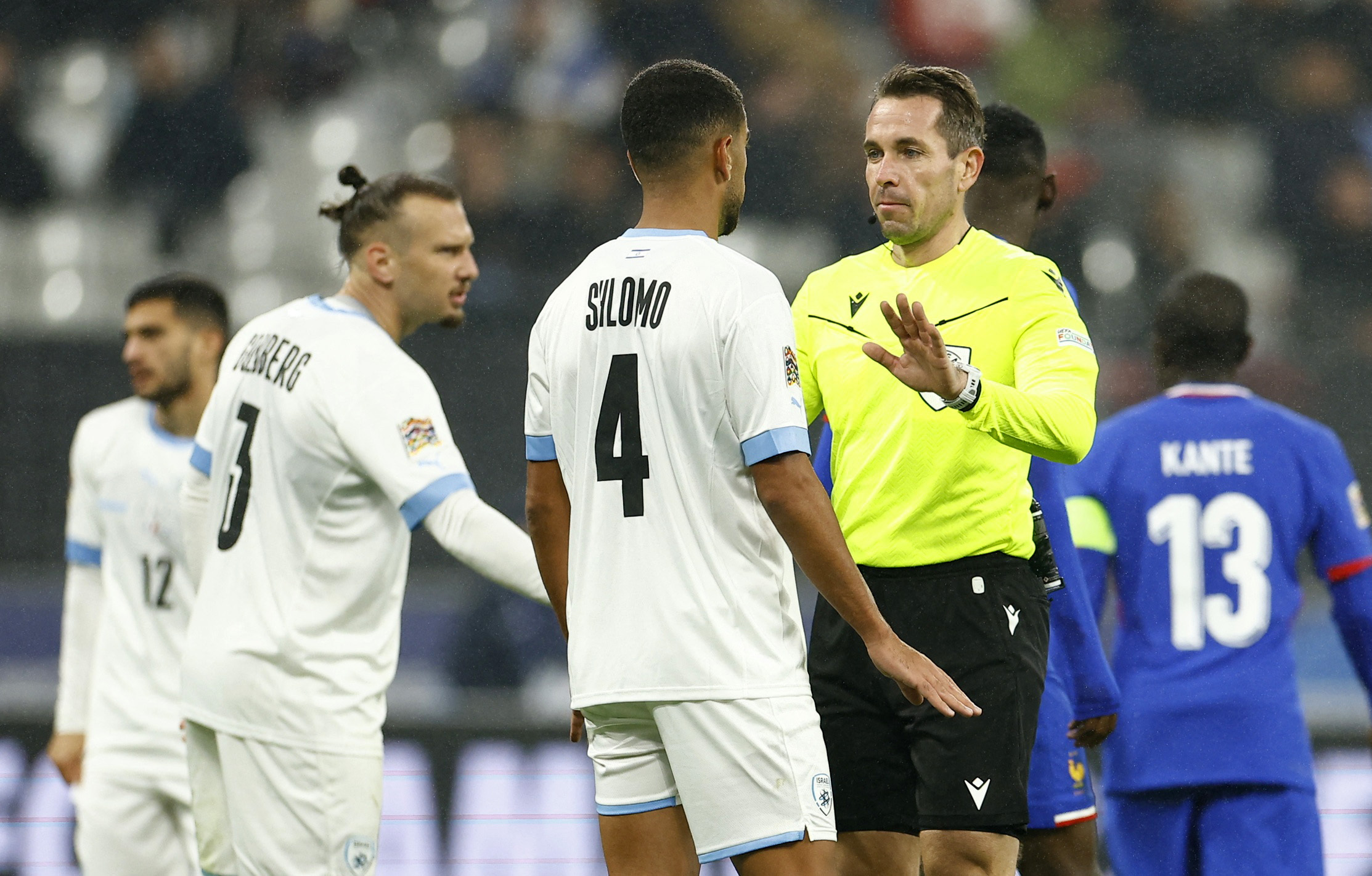 REUTERS/Christian Hartmann