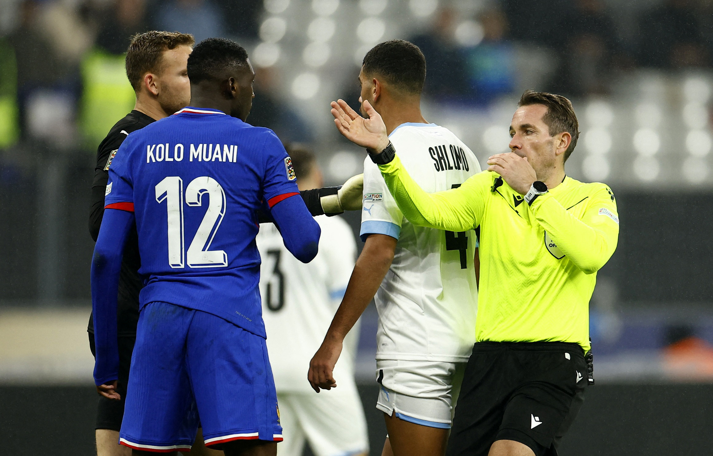 REUTERS/Christian Hartmann