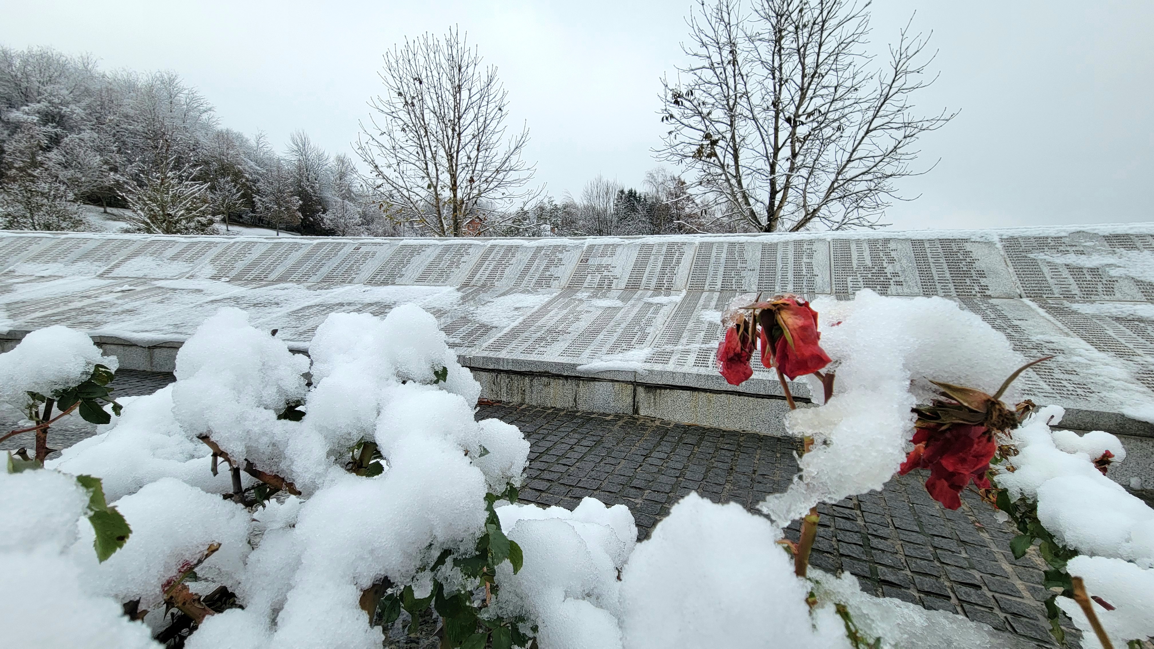 Srebrenica: Zbog snijega dijelovi opštine bez struje, lokalni putevi uglavnom neprohodni