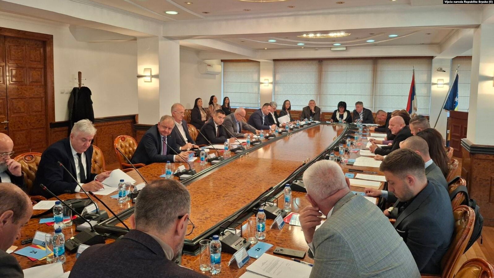 e0710035-e03f-4757-b7bc-93a6859ffd93_cx0_cy14_cw0_w1597_n_r1_st_s