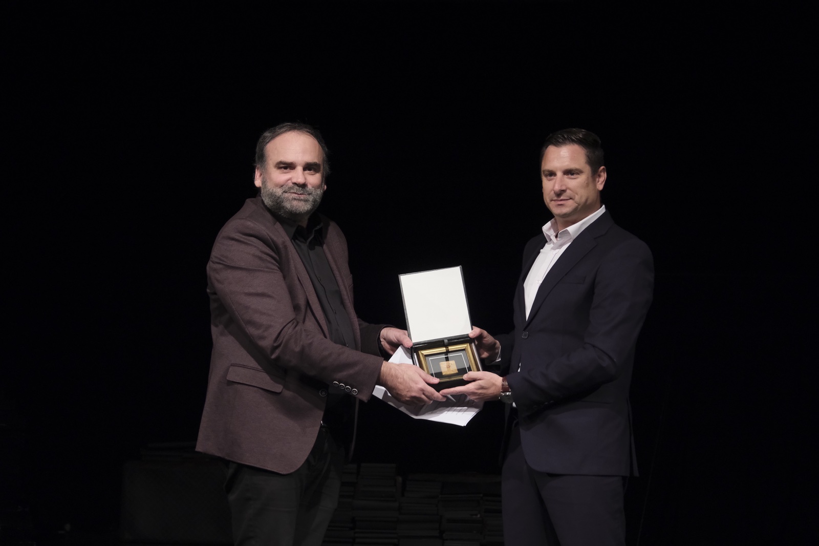 IMG-90176e78a7e50be5e7d5e88e155b2831-V