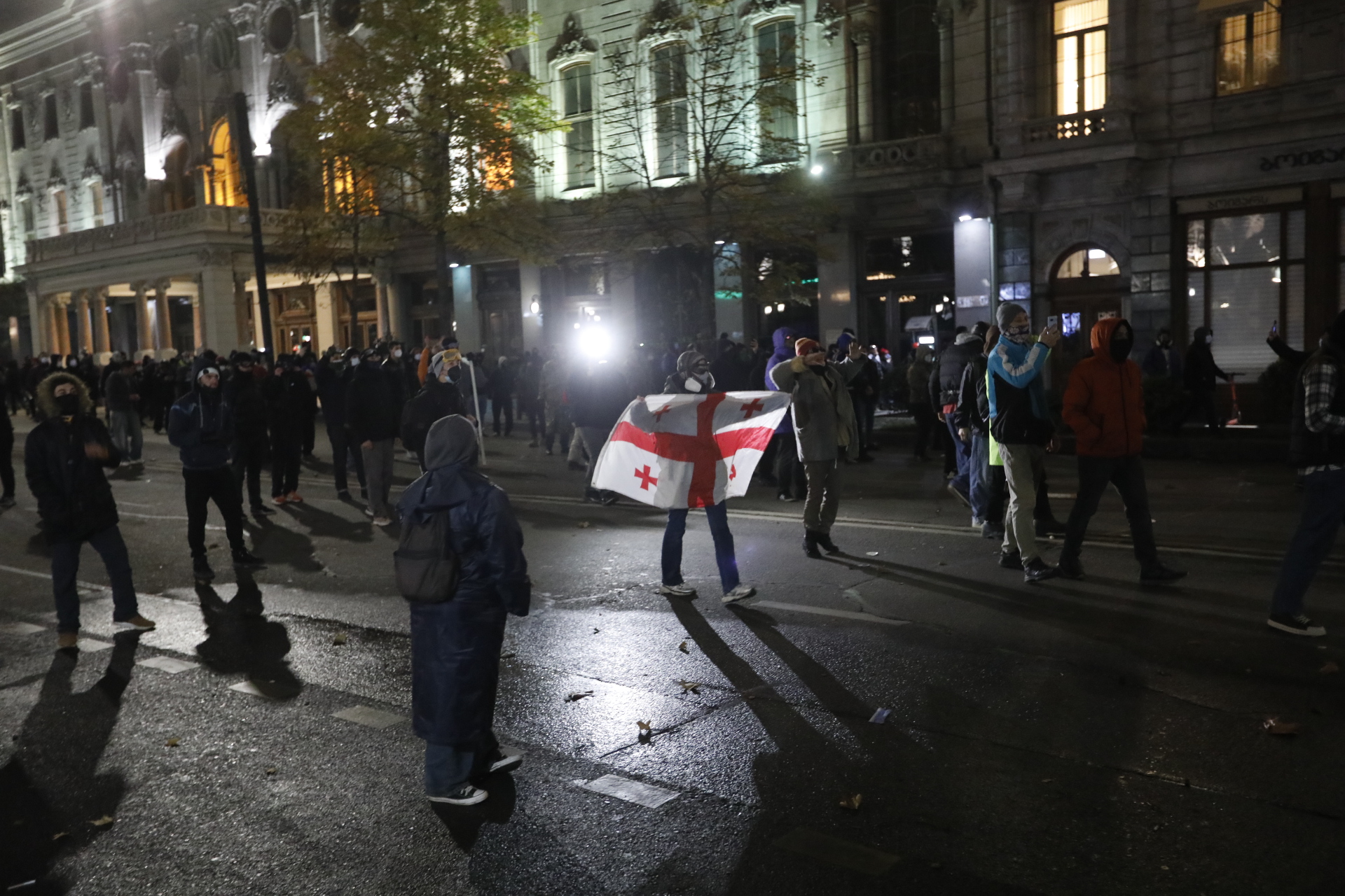 Gruzija: Policija protiv demonstranata u Tbilisiju koristila vodene topove i suzavac