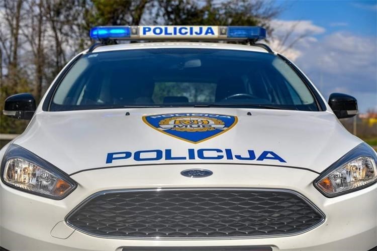 1684521047-1682711414-policija-automobil-2