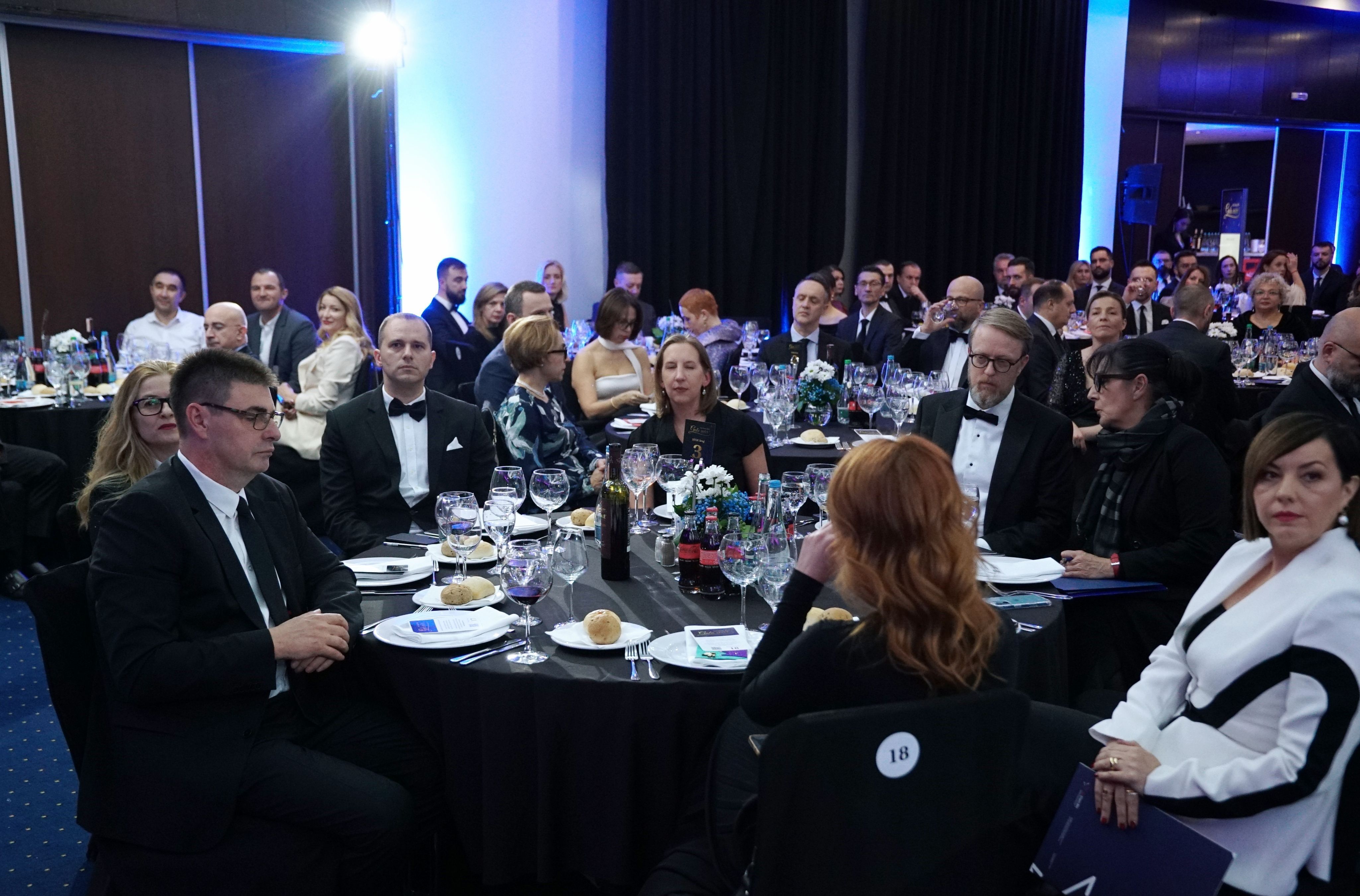 a16715afddf7609a0a9df241bd8b80ea