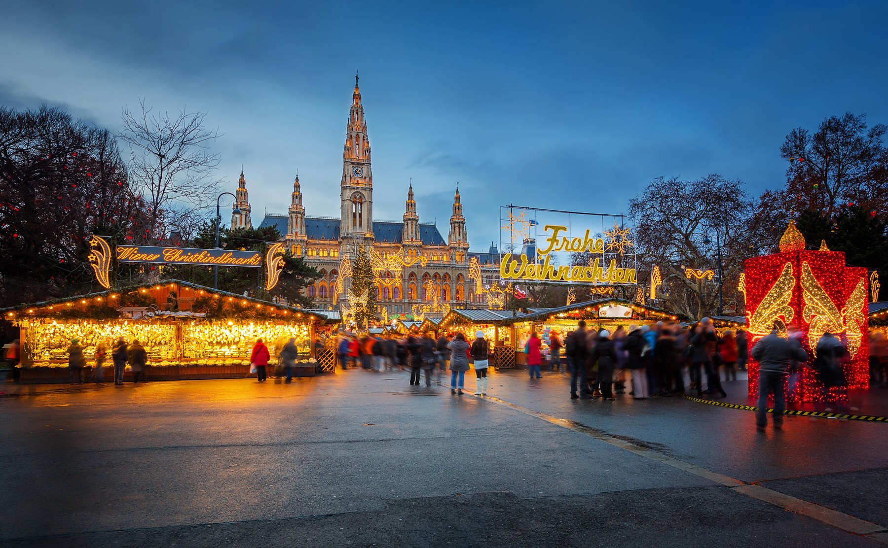 Rathaus and Christmas market in Vienna