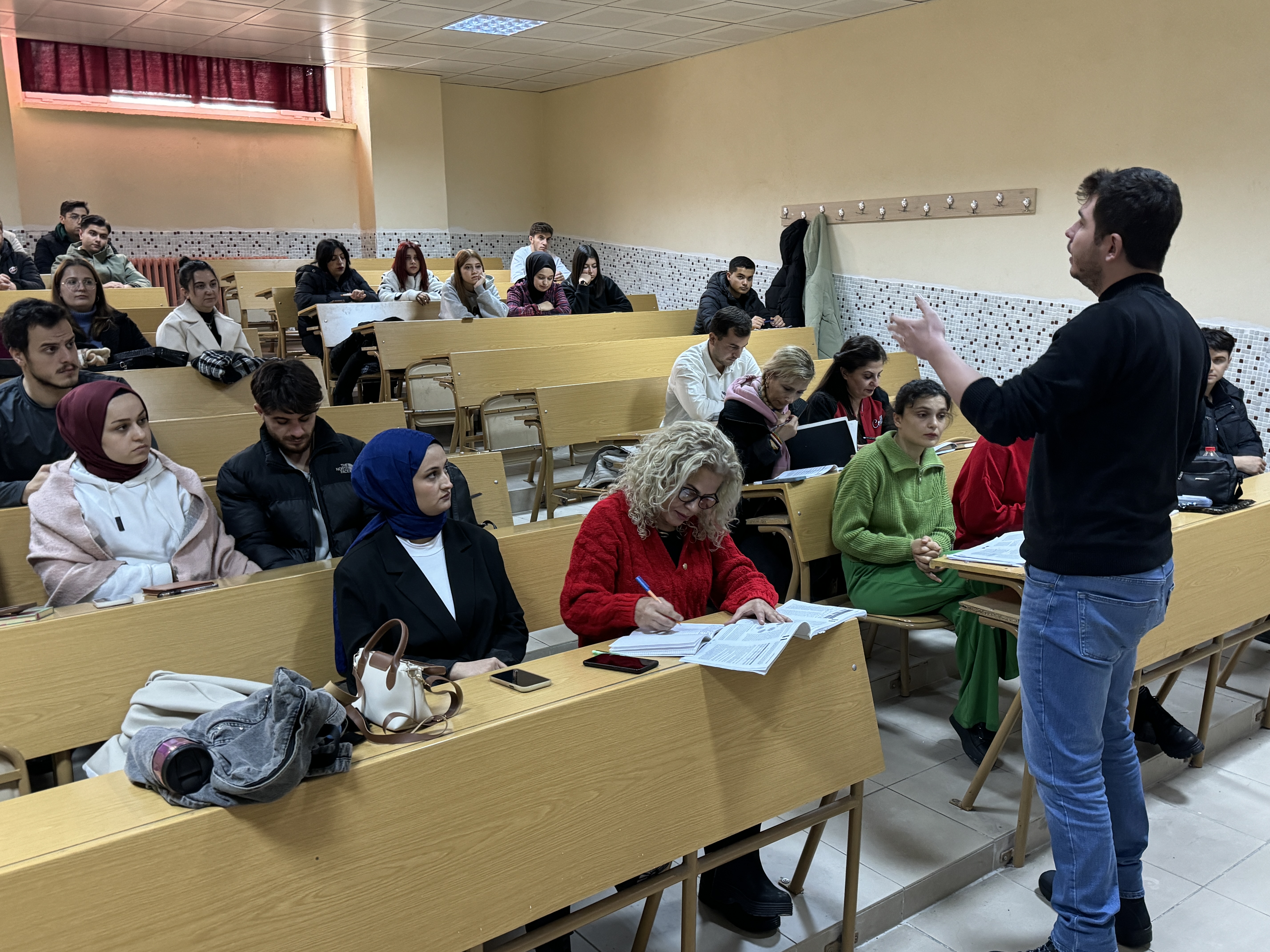 Turkinja Serife u 54. godini upisala treći fakultet kako bi sinu bila primjer