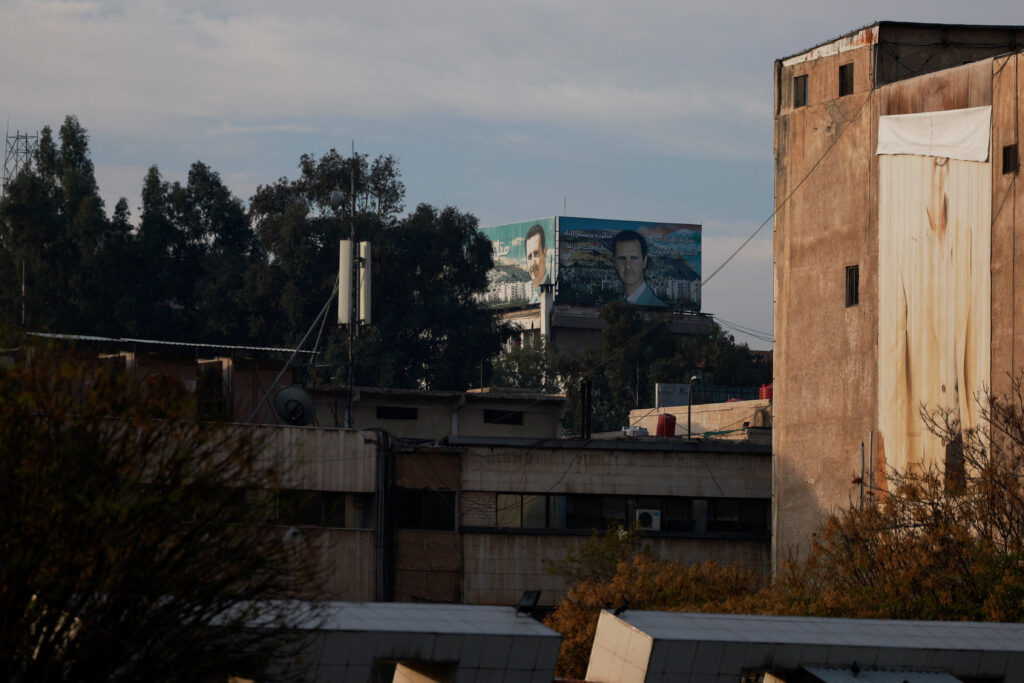 Sun rises over Damascus
