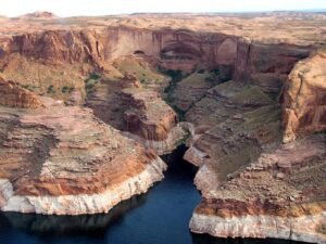 1734608754-glen-canyon-113689_1280-300x225.jpg