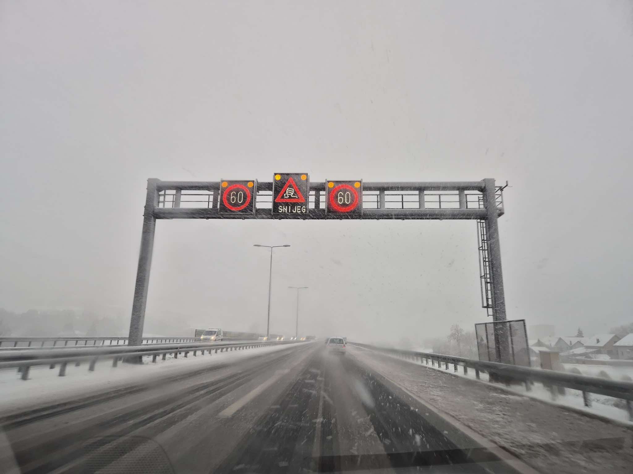 N1 (Autoput A1 prekriven snijegom)