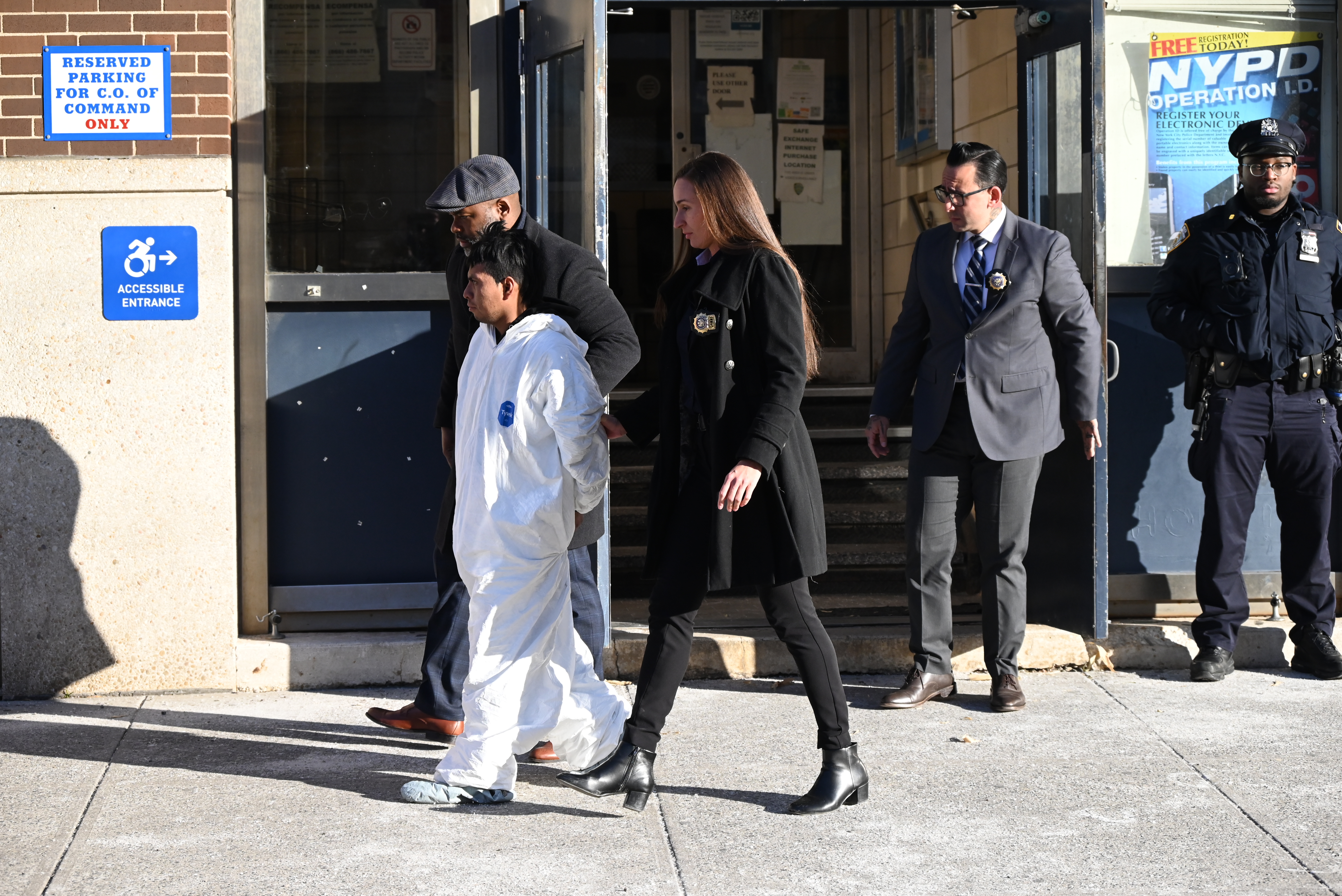 New York: Uhapšen muškarac osumnjičen da je zapalio ženu u metrou