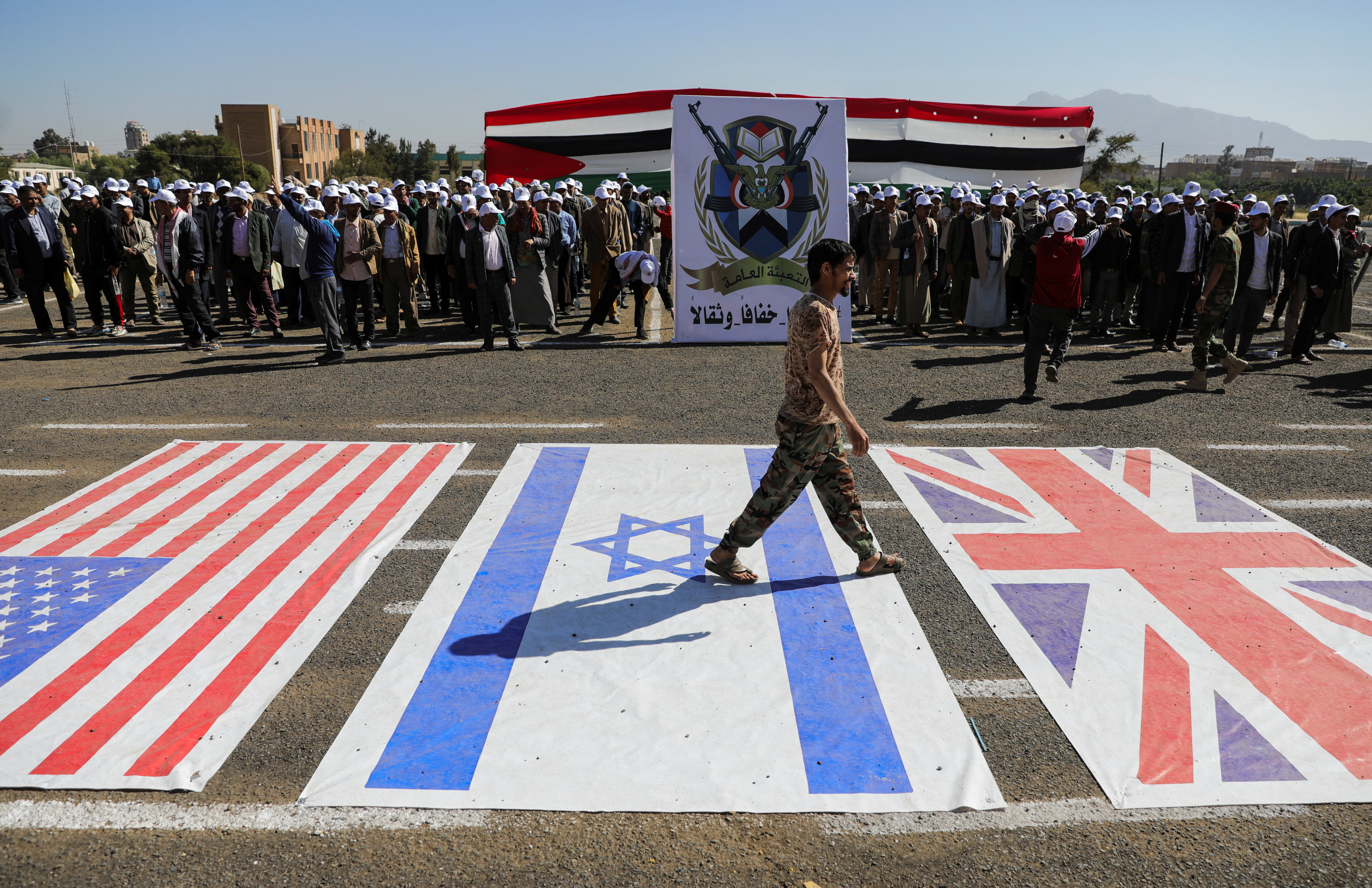 Sanaa university students parade following military training by Houthis
