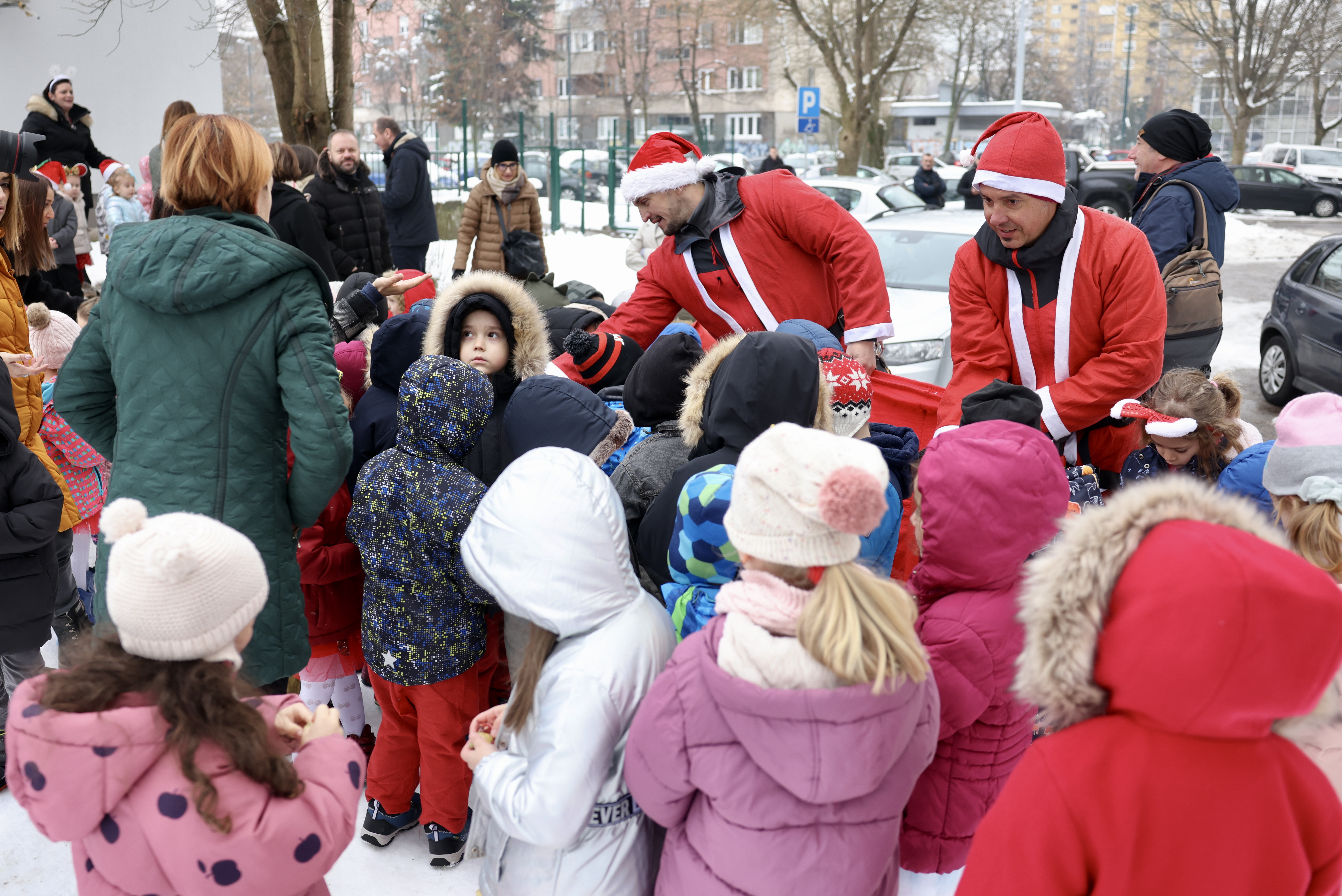 djeda mrazovi masnica podjela paketica vrtic