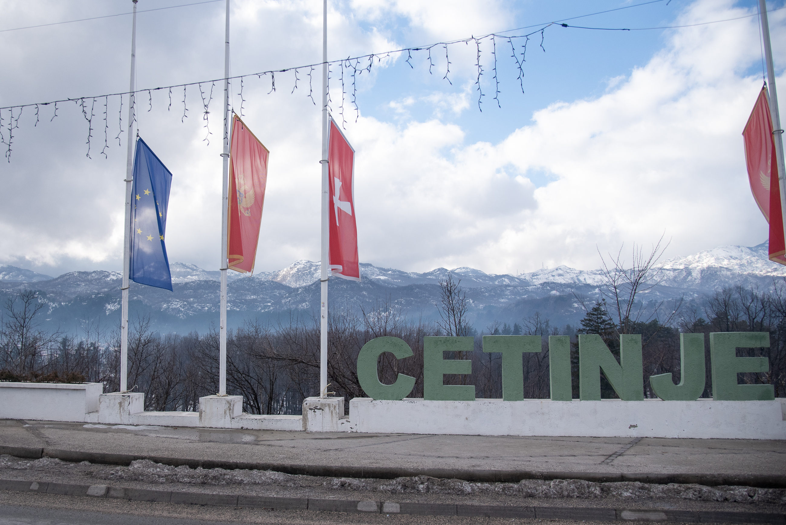 Prazne ulice, tišina i nevjerica dan nakon masakra na Cetinju