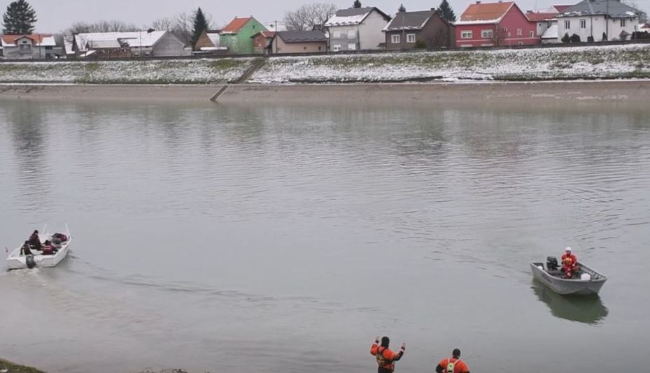 potraga na savi za djevojcicom koju je majka utopila