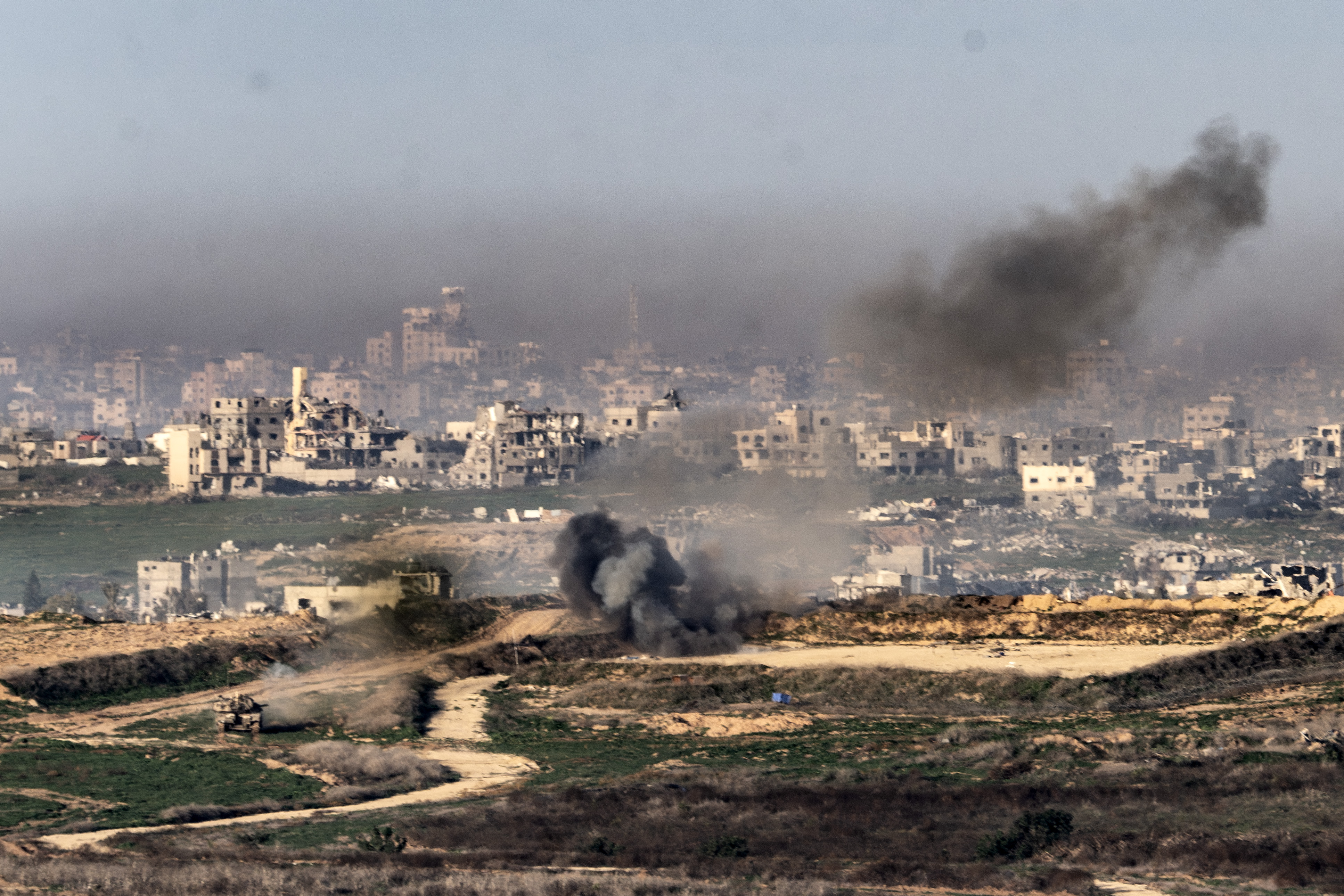 Izrael napada Gazu urpkos sporazumu o prekidu vatre
