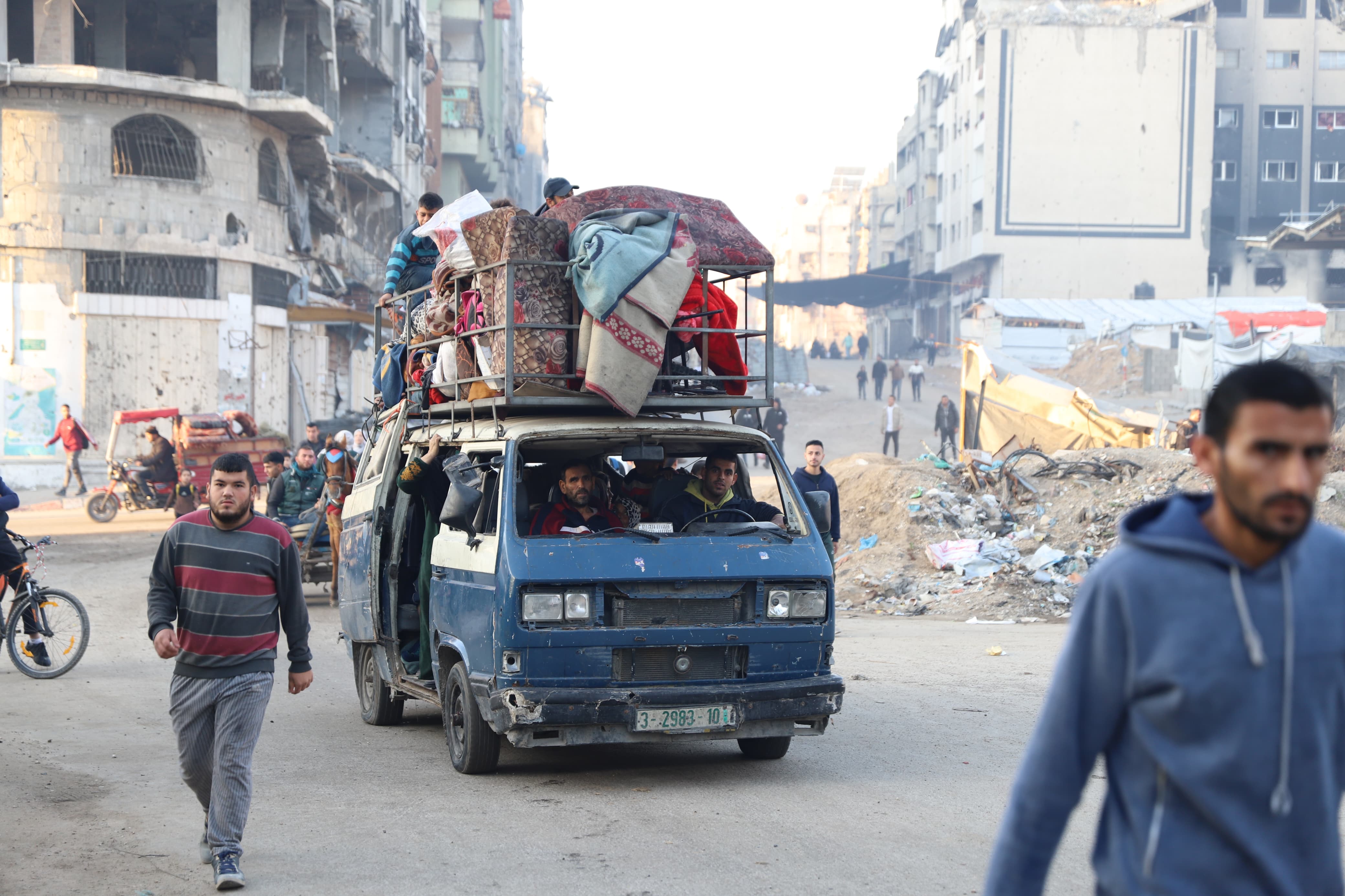 Palestinci pohrlili domovima nakon što je nastupio prekid vatre