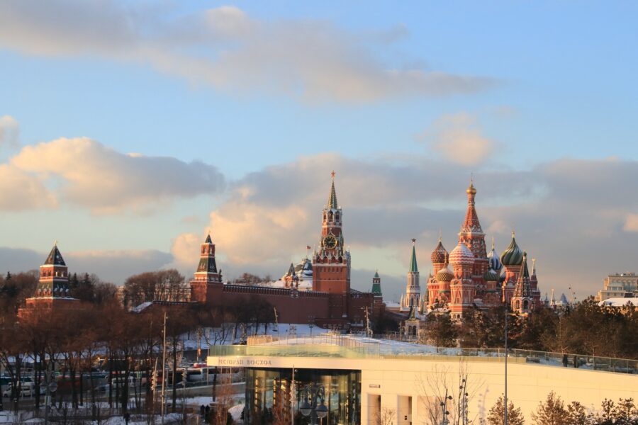 1677756642-moscow-gd2535e8bd_1920-900x600
