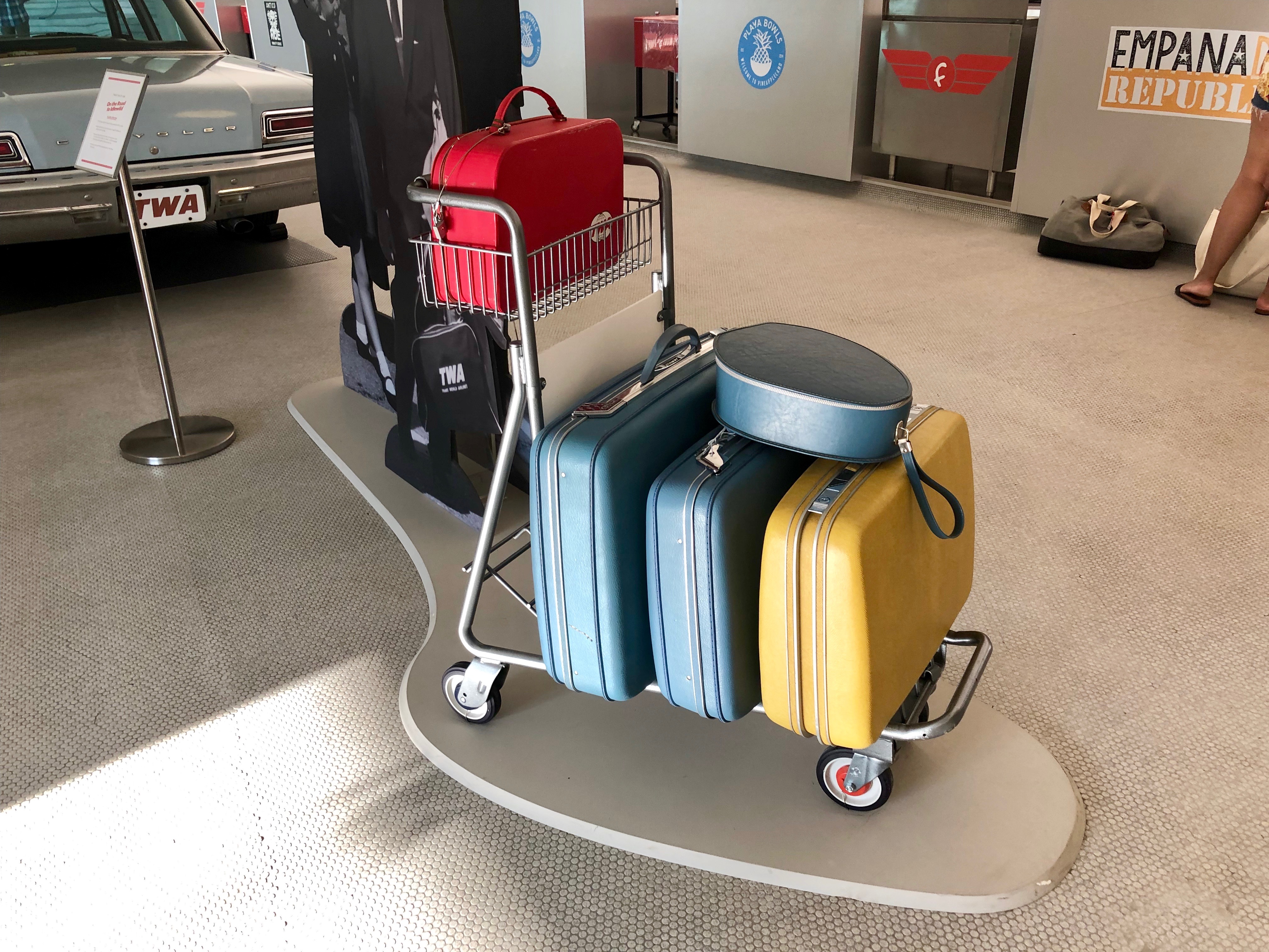 Luggage_Cart,_TWA_Flight_Center,_John_F._Kennedy_International_Airport,_Jamaica,_Queens,_New_York_City,_NY_-_48581209351