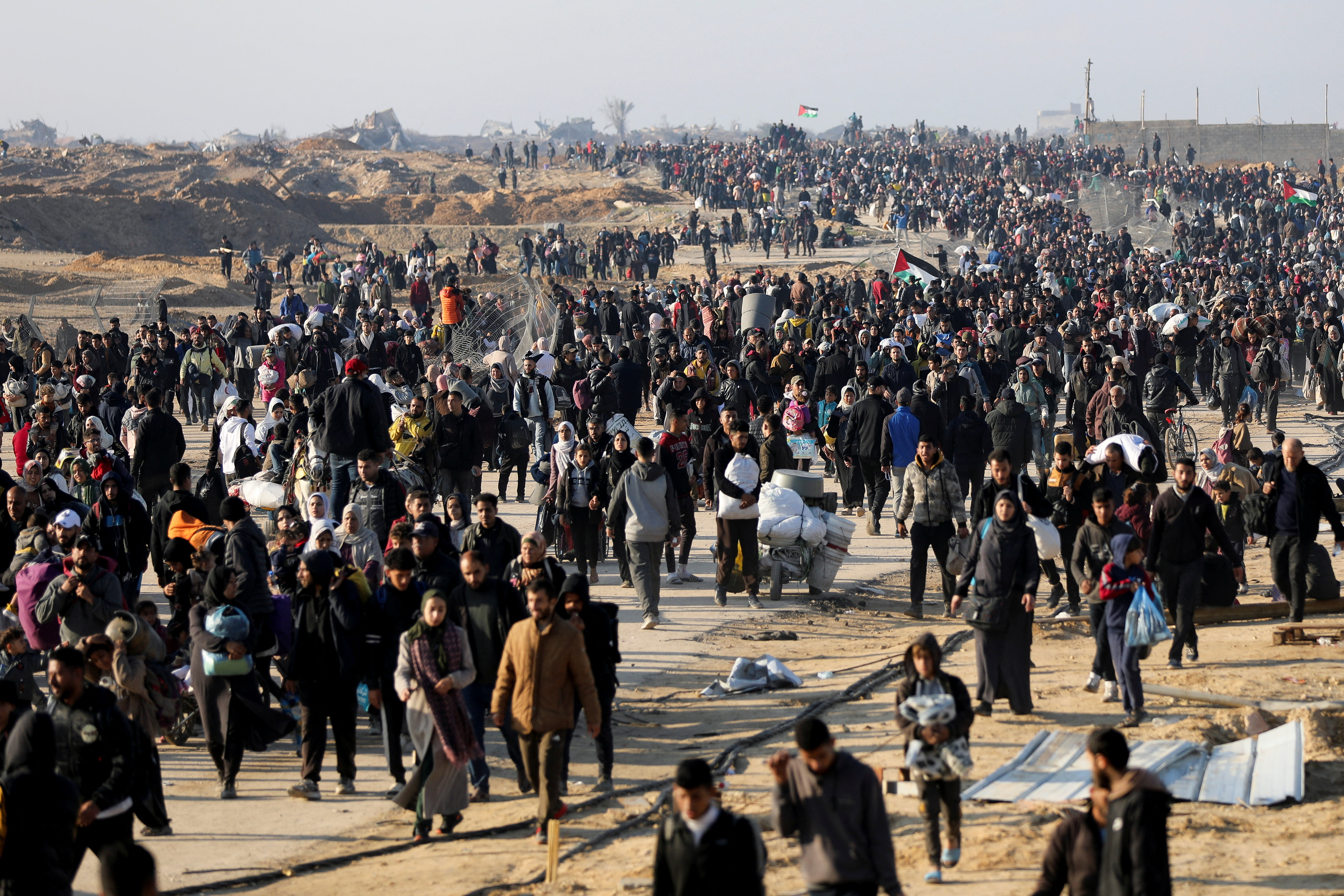 Displaced Palestinians return to their homes in northern Gaza