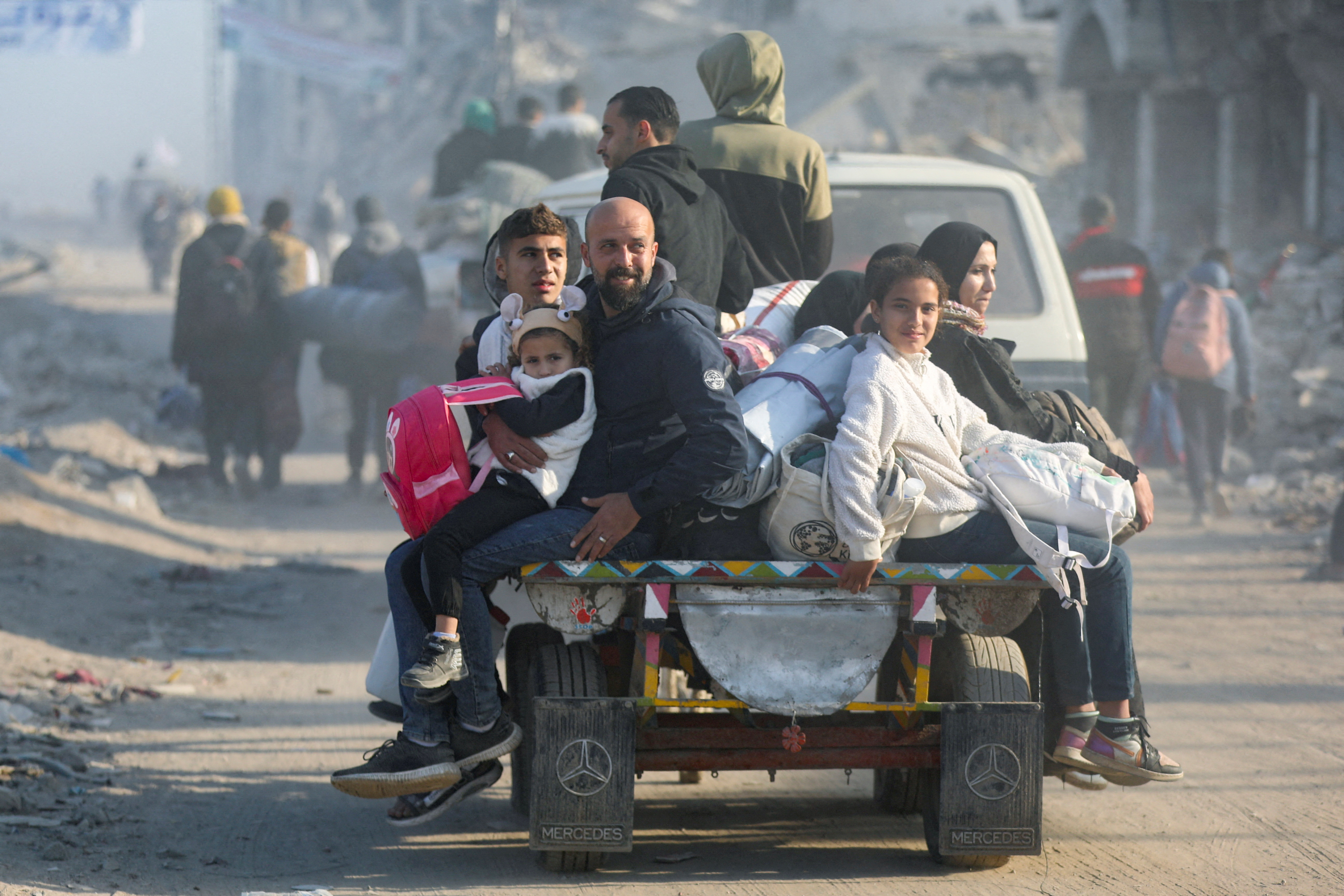 Displaced Palestinians return to their homes in northern Gaza