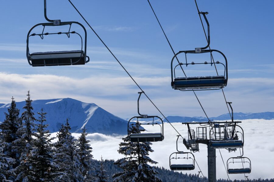 FRANCE-HEALTH-VIRUS-MOUNTAIN-LEISURE-TOURISM