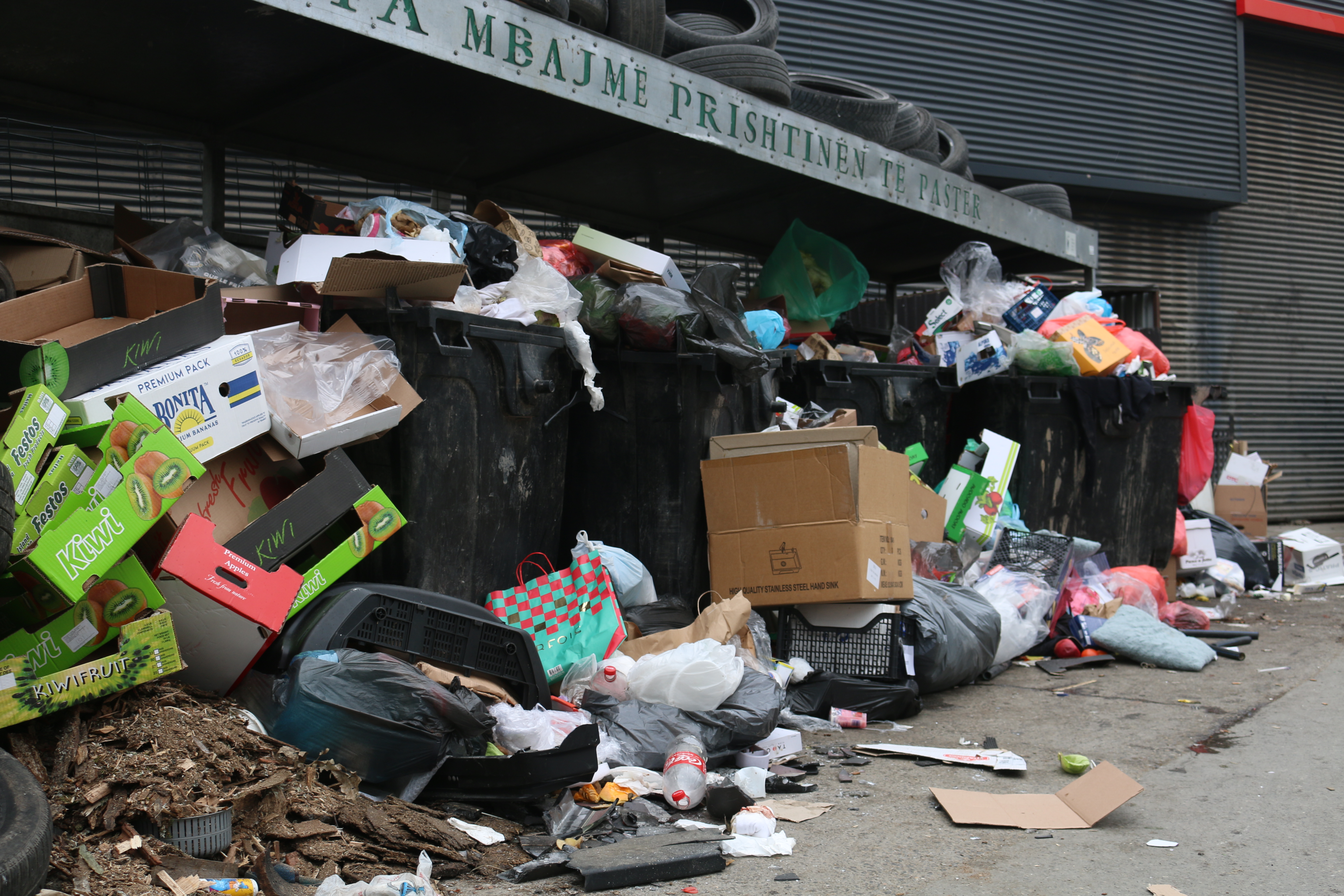 Priština proglasila vanredno stanje zbog otpada