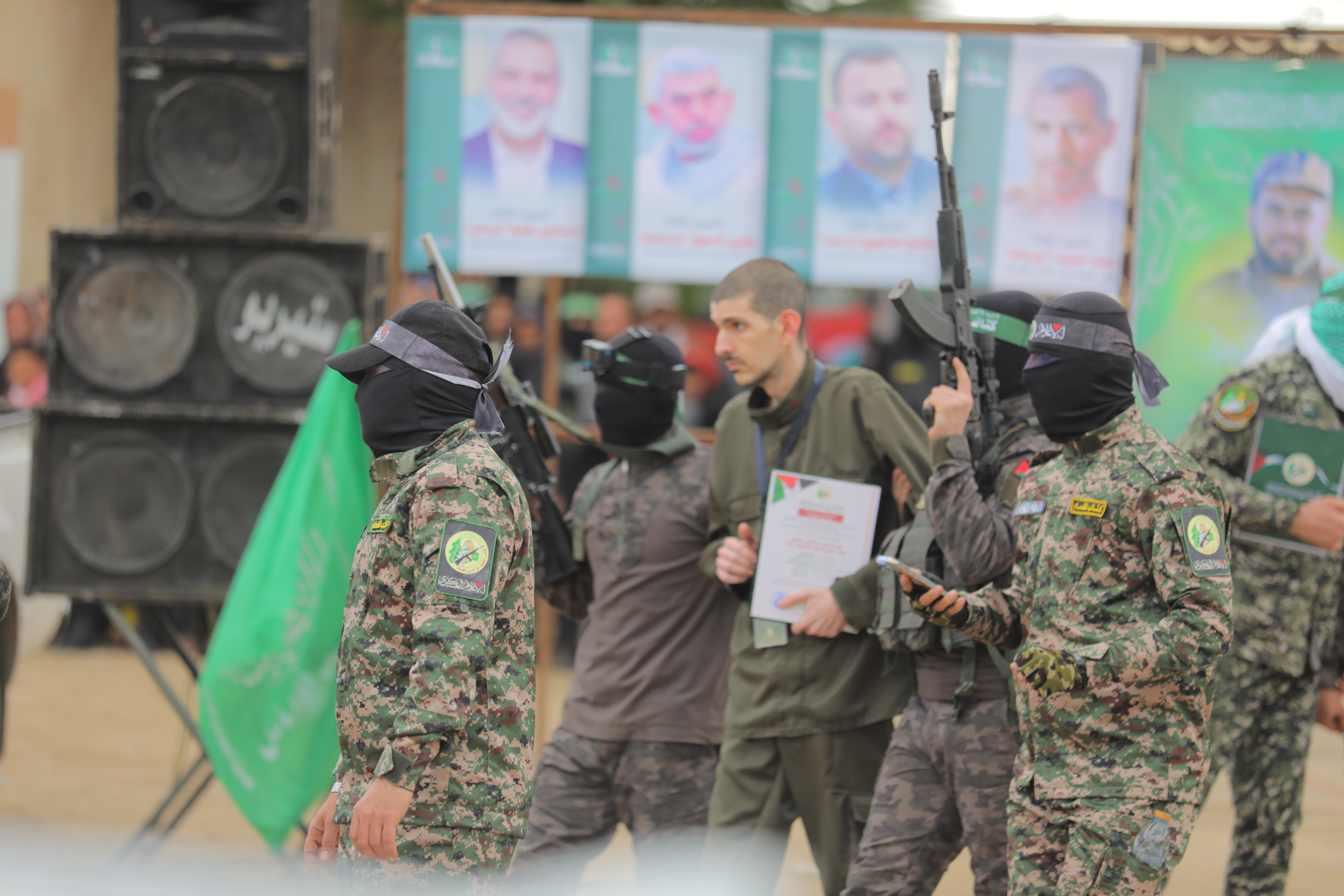 Al-Qassam Brigades hands over Israeli hostage in the Gaza Strip to the International Red Cross