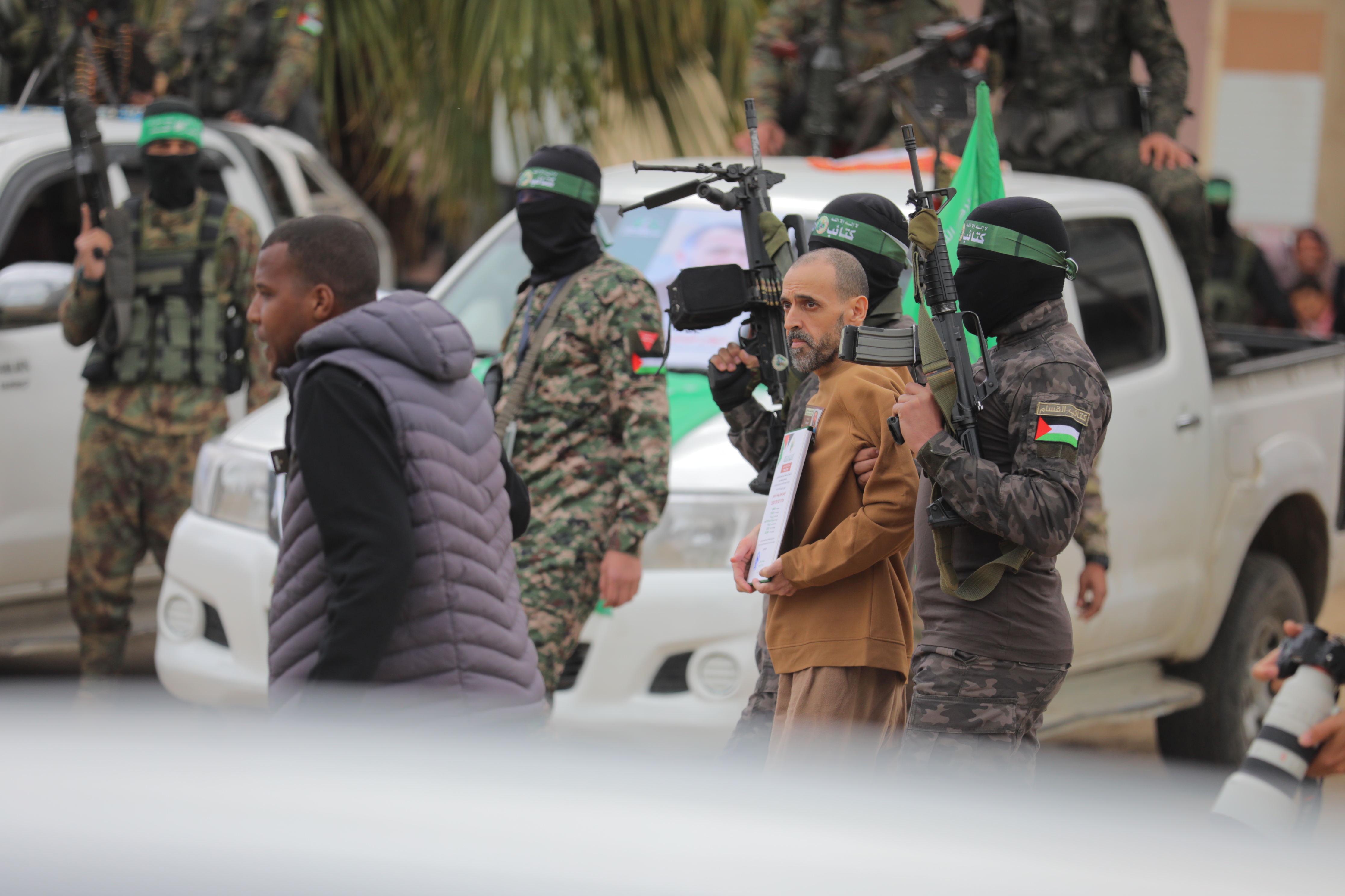 Al-Qassam Brigades hands over Israeli hostage in the Gaza Strip to the International Red Cross