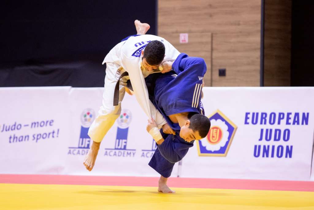 l_203d9360e80bf8445d6c58e74b907236