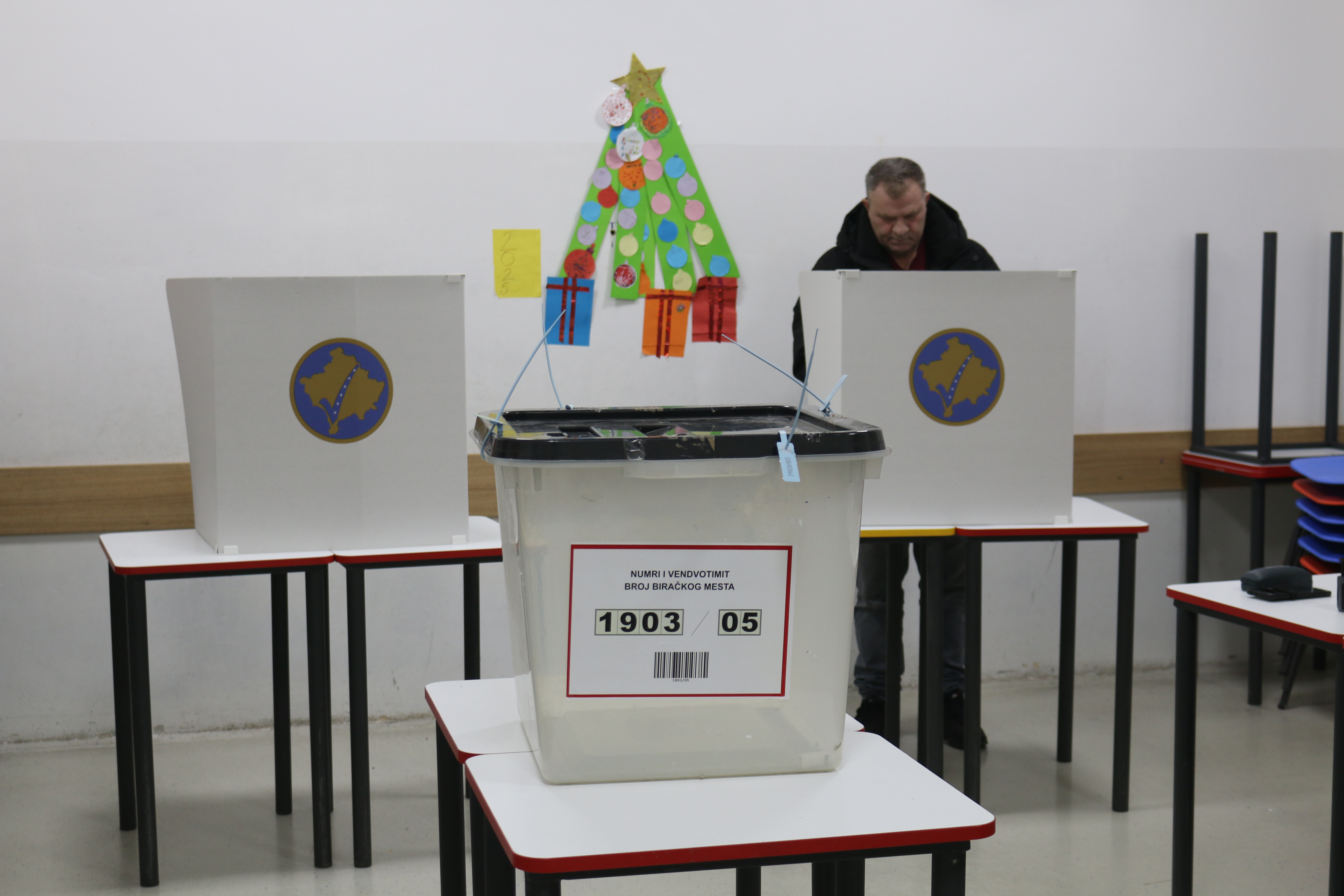 Otvorena birališta na parlamentarnim izborima na Kosovu