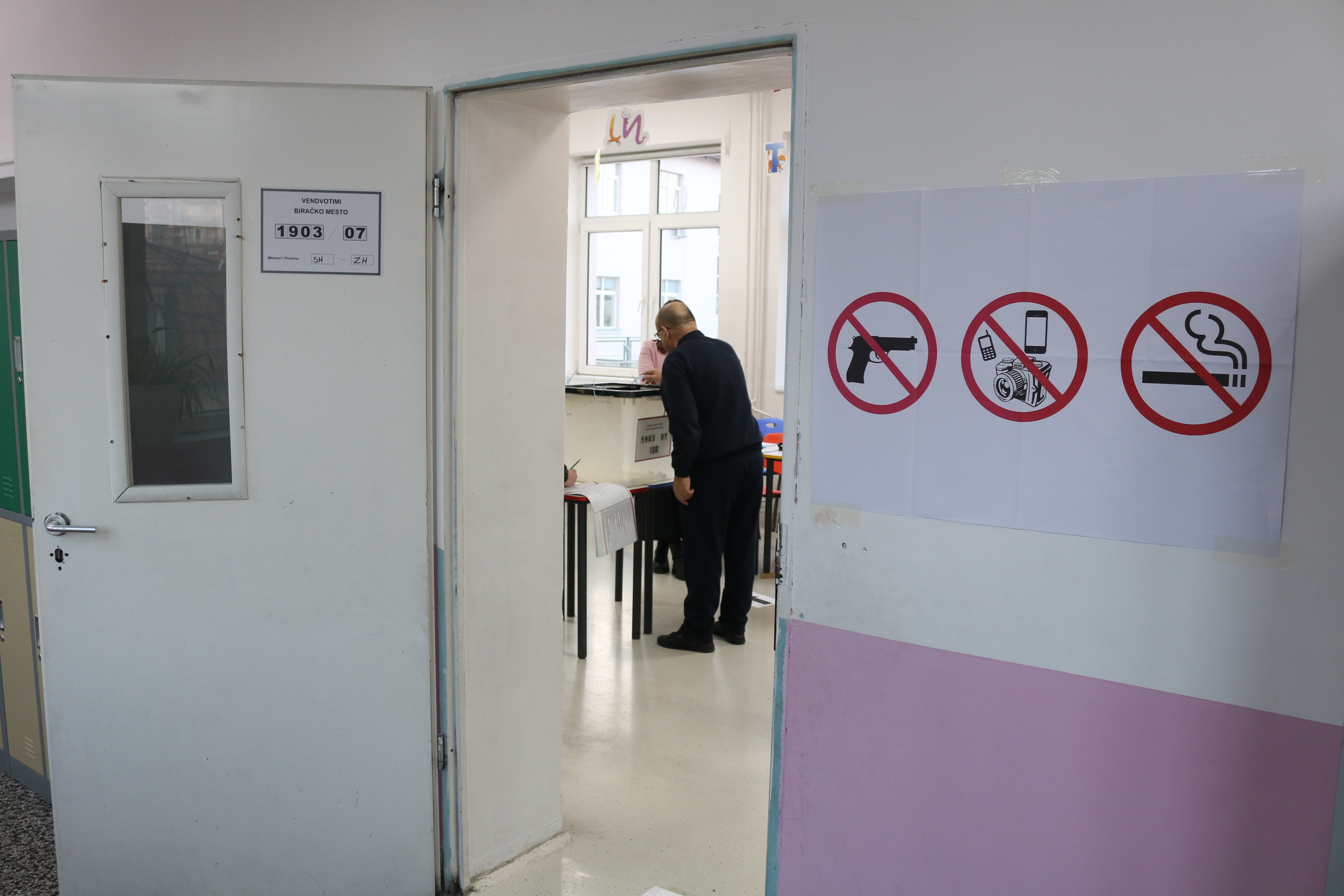 Otvorena birališta na parlamentarnim izborima na Kosovu