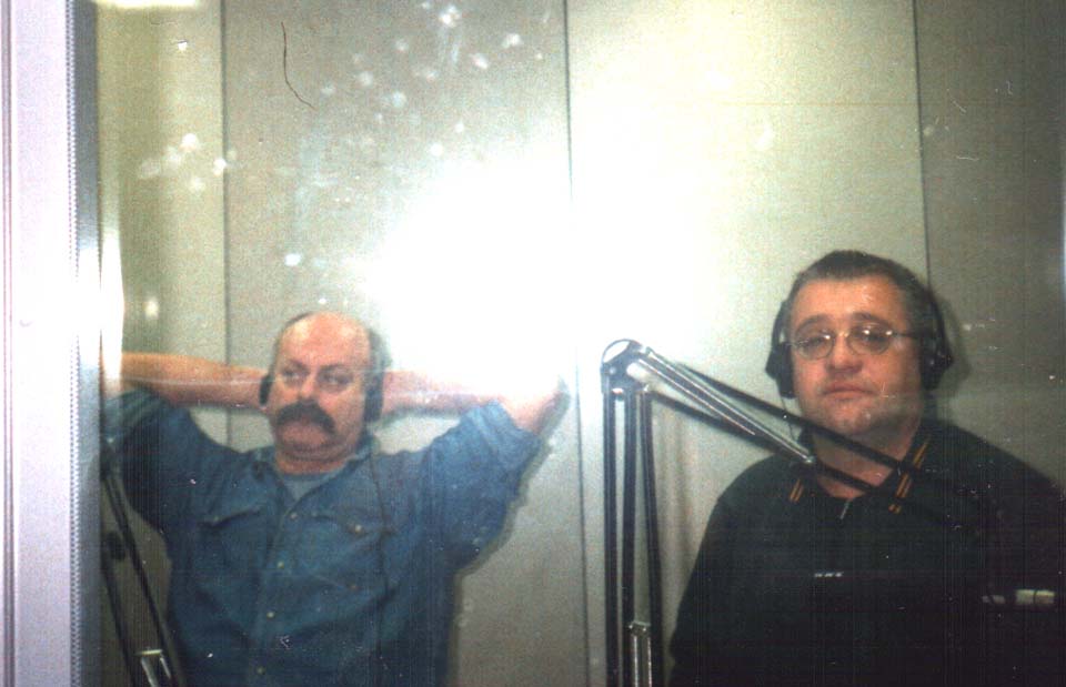 Budo Vukobrat i Marinko Sekulić u studiju Radio Slobodna Evropa u Prag, Češka 1998. godine (Privatna arhiva)
