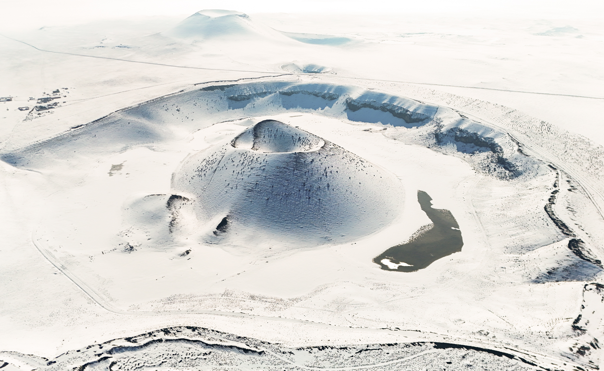 Snijeg prekrio jezero Meke u Konyi/ Foto: Anadolija