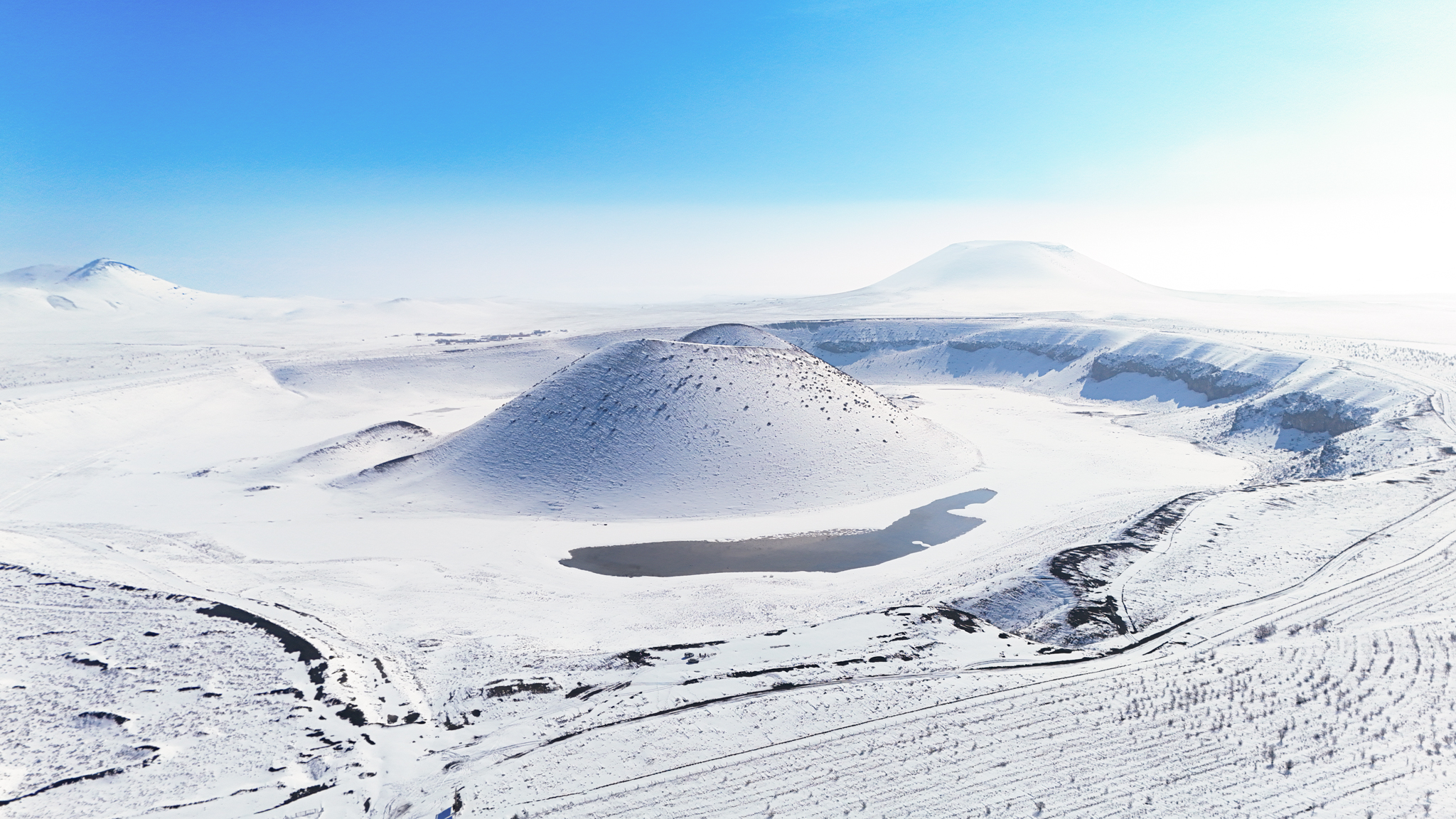 Snijeg prekrio jezero Meke u Konyi