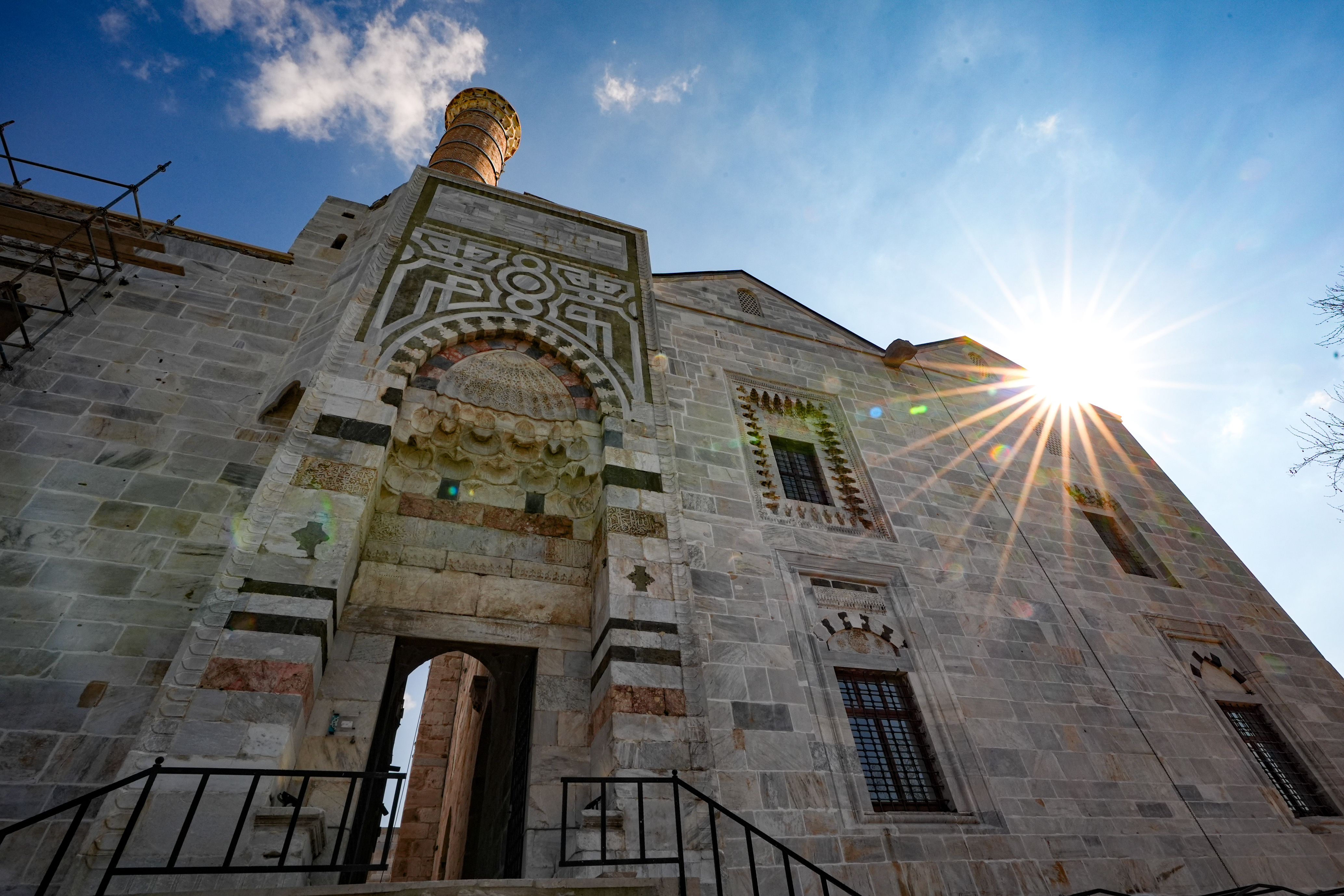 Isa-begova džamija stara 650 godina ponovno se okuplja sa zajednicom na prvoj teraviji