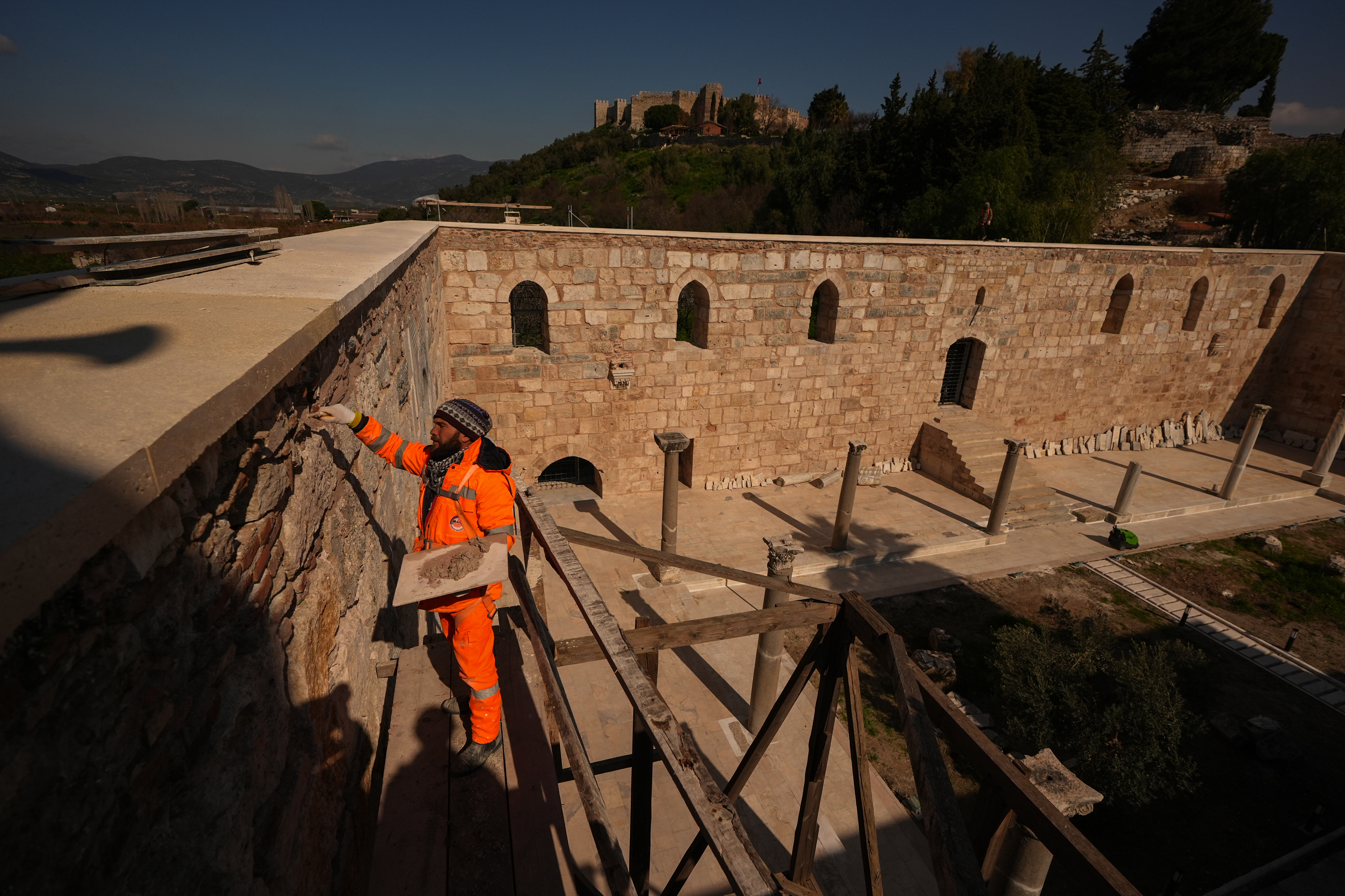 Isa-begova džamija stara 650 godina ponovno se okuplja sa zajednicom na prvoj teraviji