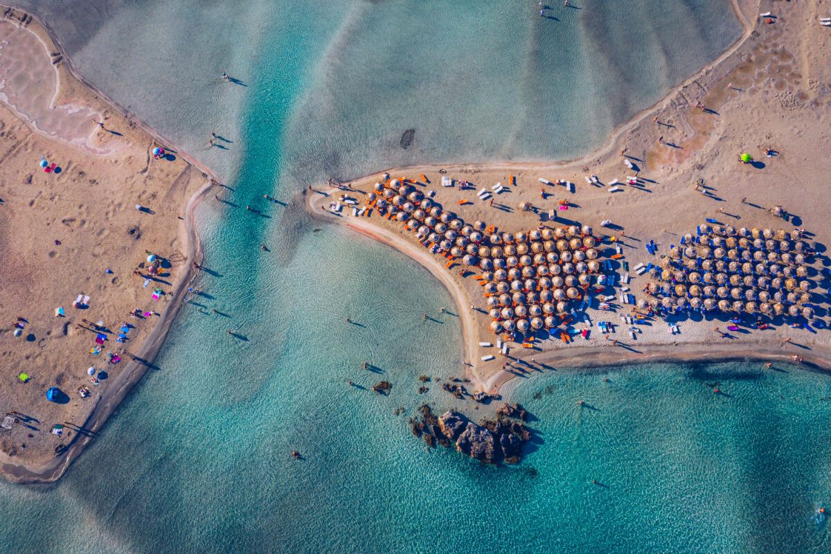 Aerial,Drone,Shot,Of,Beautiful,Turquoise,Beach,With,Pink,Sand