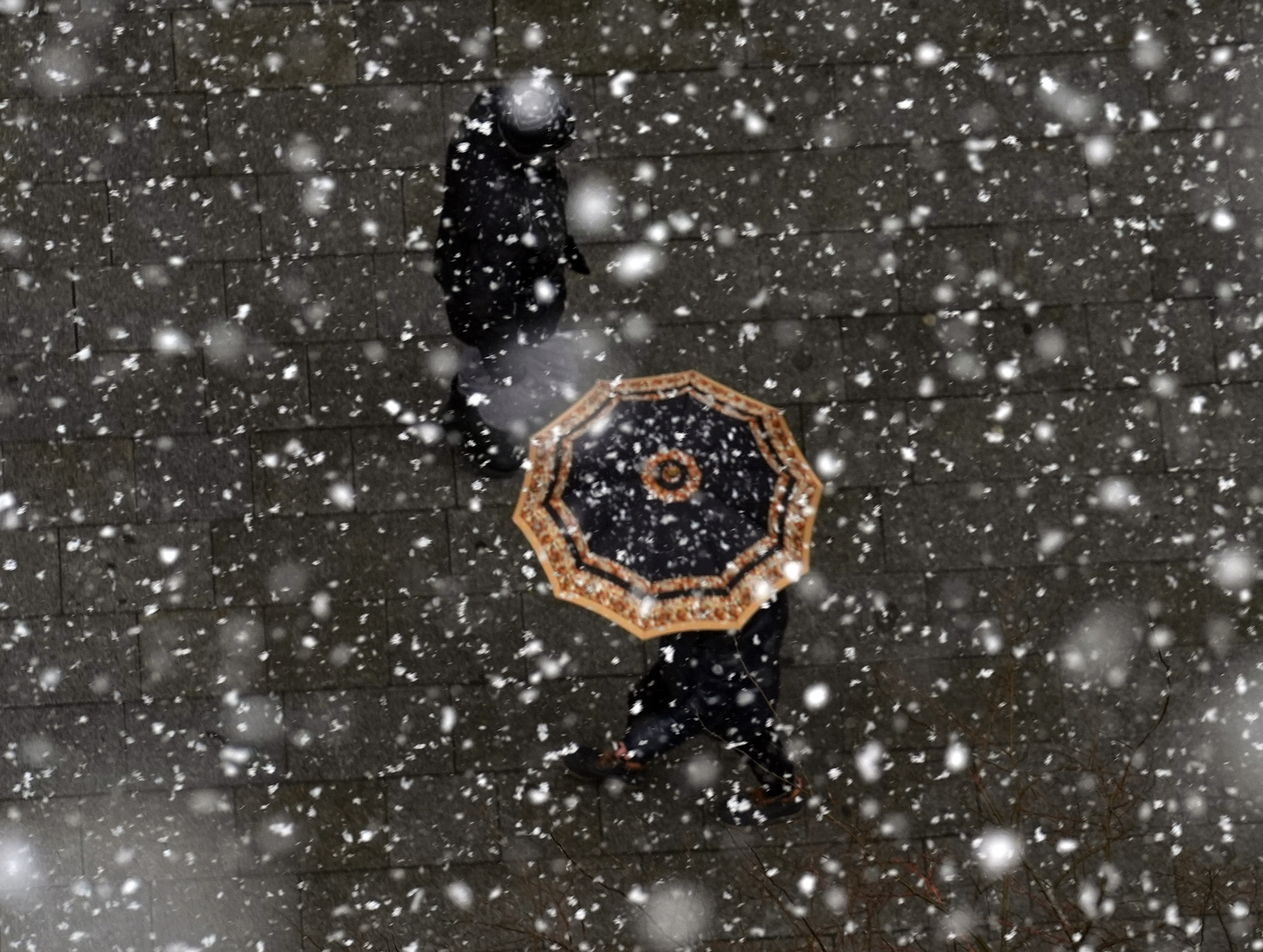 Snijeg u Istanbulu stvorio probleme u saobraćaju, obustavljena nastava