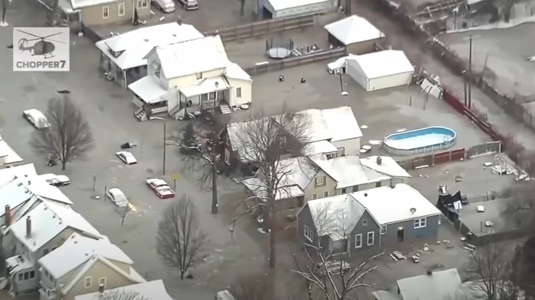 detroit zaledjen nakon sto je pukla cijev