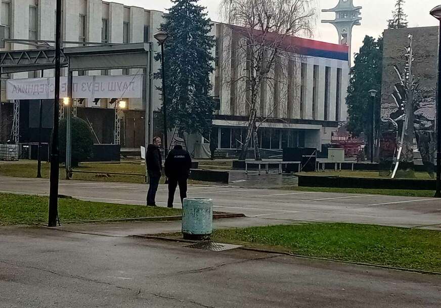 Narodna-skupstina-ujutru-skup-podrske-Miloradu-Dodiku-7-872x610