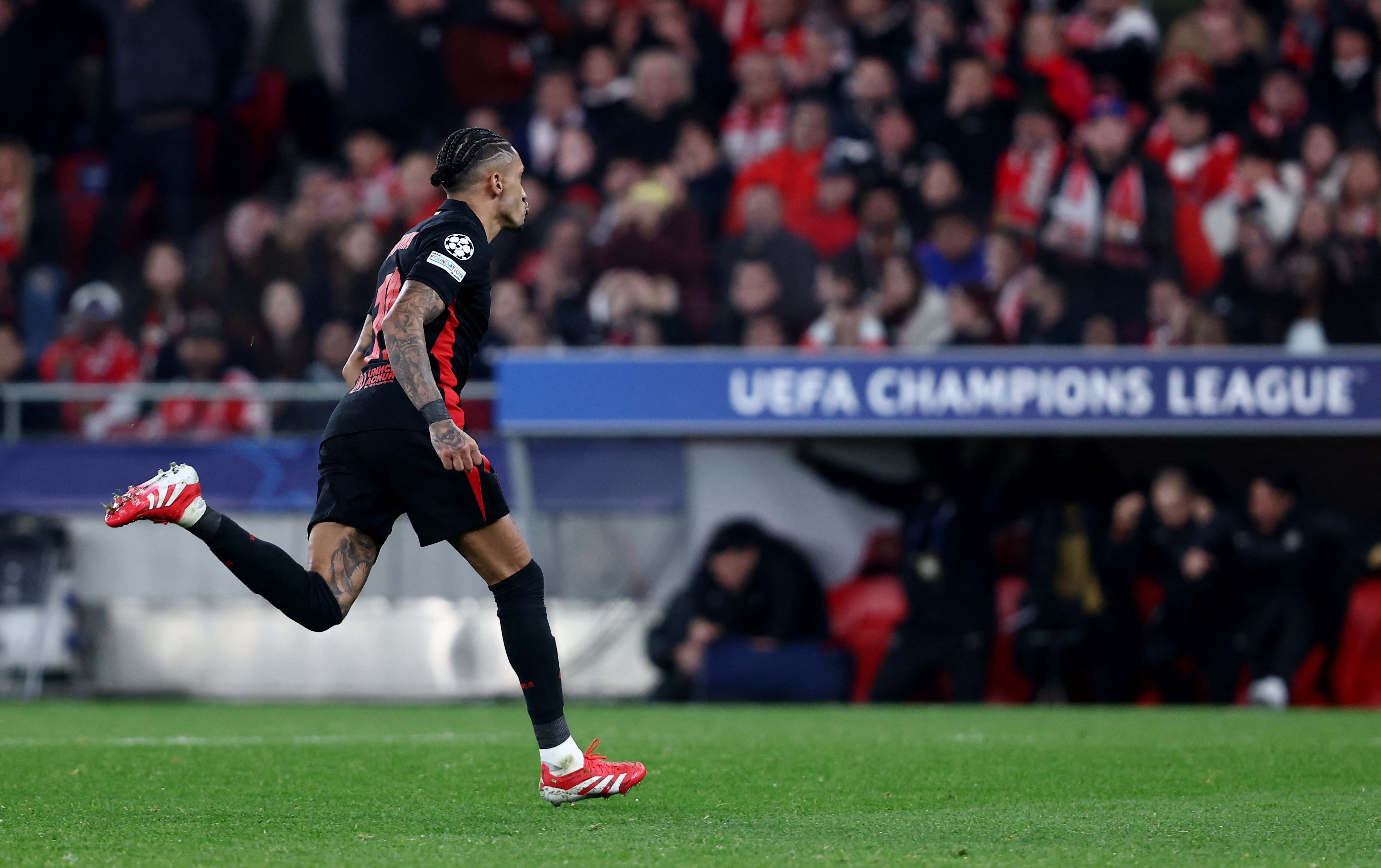 Champions League - Round of 16 - First Leg - Benfica v FC Barcelona